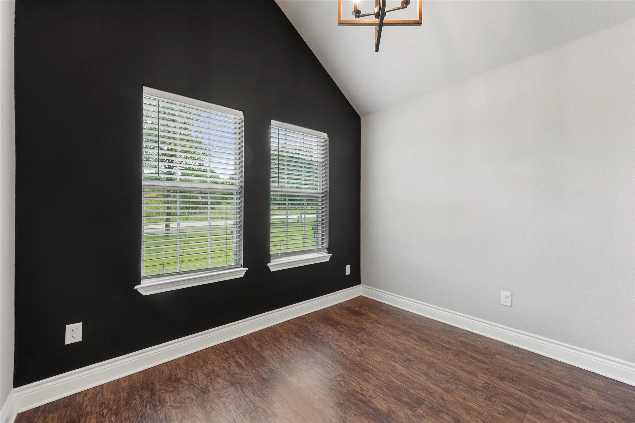 Single Family Residence For Sale in Hood County , 2514 San Gabriel Drive, Granbury, Texas 76048, 3 Bedroom, 2 Bathroom, 2 Garage spaces, 1,478 Sqft, built in 2021, mls#21291689, Real Estate Agent in Granbury, Homes For Sale in Hood county, Homes For Sale in Granbury, Realtor in Granbury Texas, Real Estate Brokerage Independent Realty Texas, Luminita Cordes Realtor