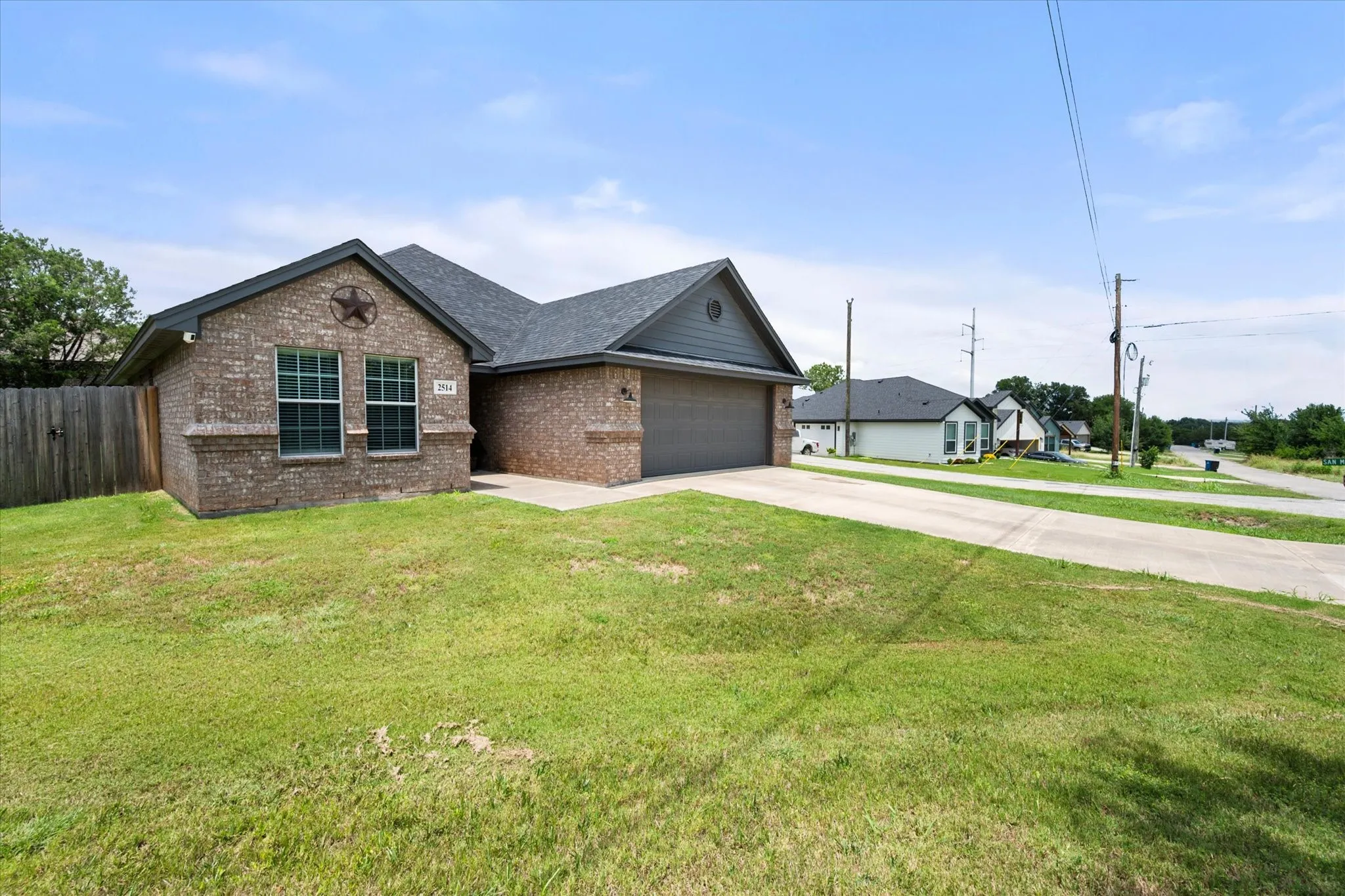 Single Family Residence For Sale in Hood County , 2514 San Gabriel Drive, Granbury, Texas 76048, 3 Bedroom, 2 Bathroom, 2 Garage spaces, 1,478 Sqft, built in 2021, mls#21291689, Real Estate Agent in Granbury, Homes For Sale in Hood county, Homes For Sale in Granbury, Realtor in Granbury Texas, Real Estate Brokerage Independent Realty Texas, Luminita Cordes Realtor