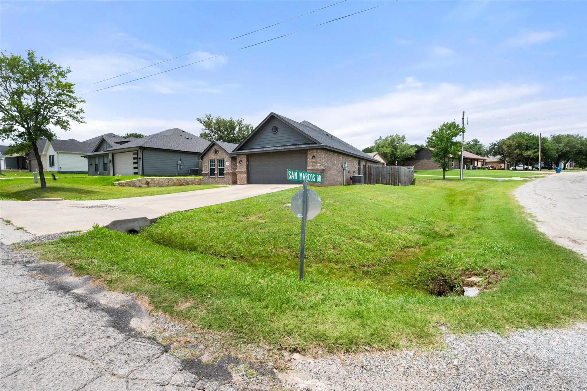 Single Family Residence For Sale in Hood County , 2514 San Gabriel Drive, Granbury, Texas 76048, 3 Bedroom, 2 Bathroom, 2 Garage spaces, 1,478 Sqft, built in 2021, mls#21291689, Real Estate Agent in Granbury, Homes For Sale in Hood county, Homes For Sale in Granbury, Realtor in Granbury Texas, Real Estate Brokerage Independent Realty Texas, Luminita Cordes Realtor