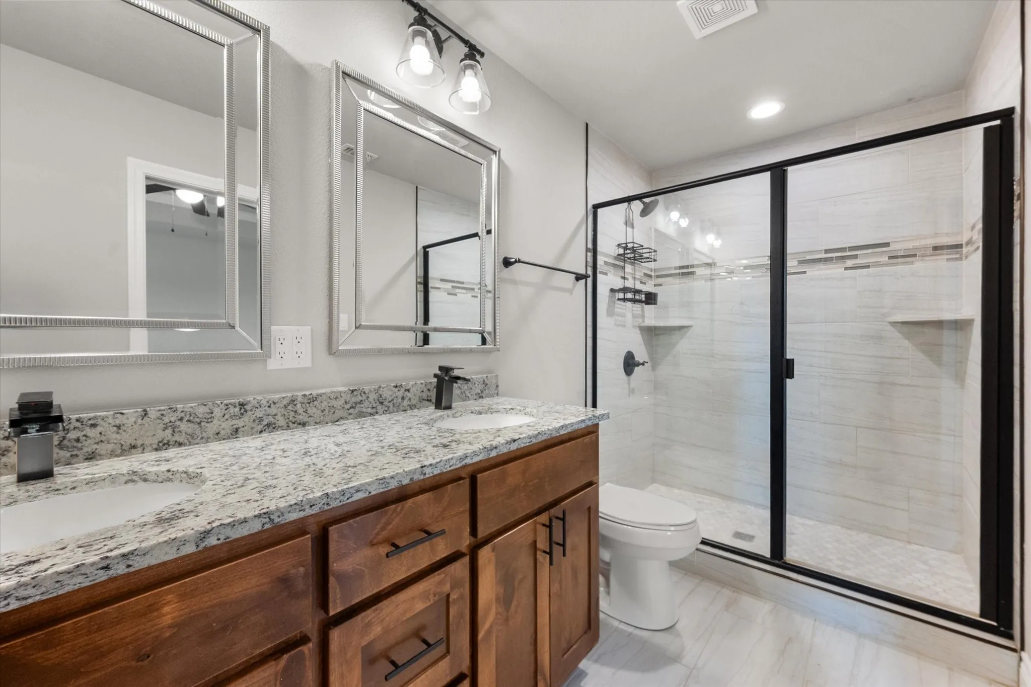 Single Family Residence For Sale in Hood County , 2514 San Gabriel Drive, Granbury, Texas 76048, 3 Bedroom, 2 Bathroom, 2 Garage spaces, 1,478 Sqft, built in 2021, mls#21291689, Real Estate Agent in Granbury, Homes For Sale in Hood county, Homes For Sale in Granbury, Realtor in Granbury Texas, Real Estate Brokerage Independent Realty Texas, Luminita Cordes Realtor