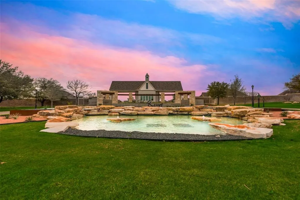 Single Family Residence For Sale in Tarrant County , 6008 The Resort Boulevard, Fort Worth, Texas 76179, 5 Bedroom, 5 Bathroom, 3 Garage spaces, 3,769 Sqft, built in 2012, mls#21291056, Real Estate Agent in Fort Worth, Homes For Sale in Tarrant county, Homes For Sale in Fort Worth, Realtor in Fort Worth Texas, Real Estate Brokerage Independent Realty Texas, Luminita Cordes Realtor