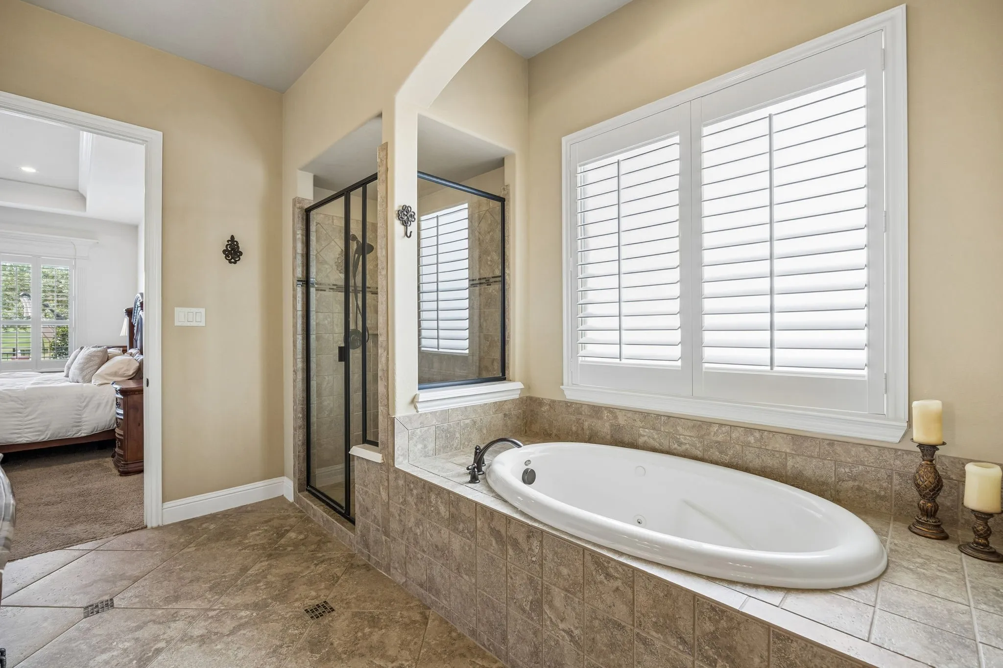 Single Family Residence For Sale in Tarrant County , 6008 The Resort Boulevard, Fort Worth, Texas 76179, 5 Bedroom, 5 Bathroom, 3 Garage spaces, 3,769 Sqft, built in 2012, mls#21291056, Real Estate Agent in Fort Worth, Homes For Sale in Tarrant county, Homes For Sale in Fort Worth, Realtor in Fort Worth Texas, Real Estate Brokerage Independent Realty Texas, Luminita Cordes Realtor