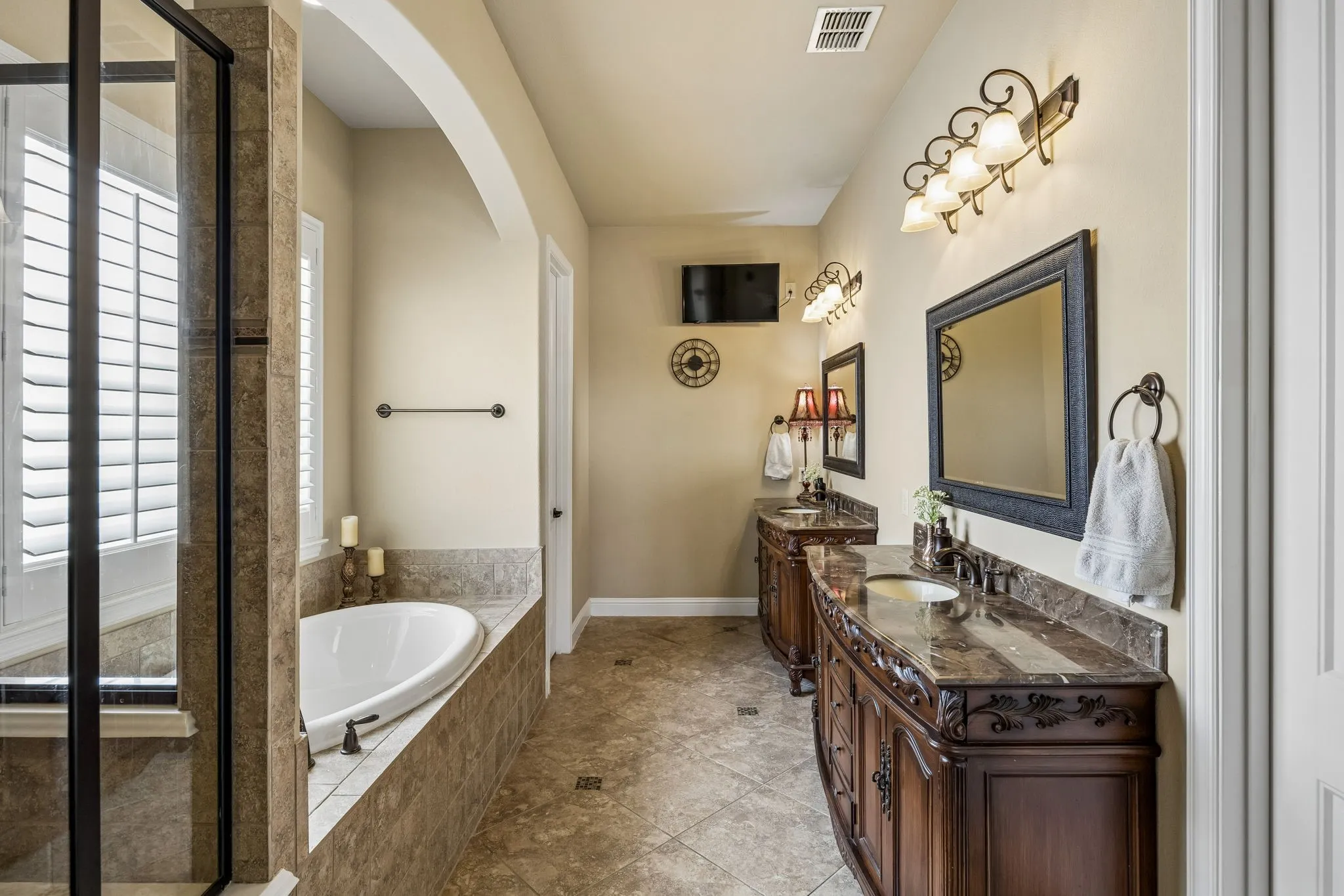Single Family Residence For Sale in Tarrant County , 6008 The Resort Boulevard, Fort Worth, Texas 76179, 5 Bedroom, 5 Bathroom, 3 Garage spaces, 3,769 Sqft, built in 2012, mls#21291056, Real Estate Agent in Fort Worth, Homes For Sale in Tarrant county, Homes For Sale in Fort Worth, Realtor in Fort Worth Texas, Real Estate Brokerage Independent Realty Texas, Luminita Cordes Realtor