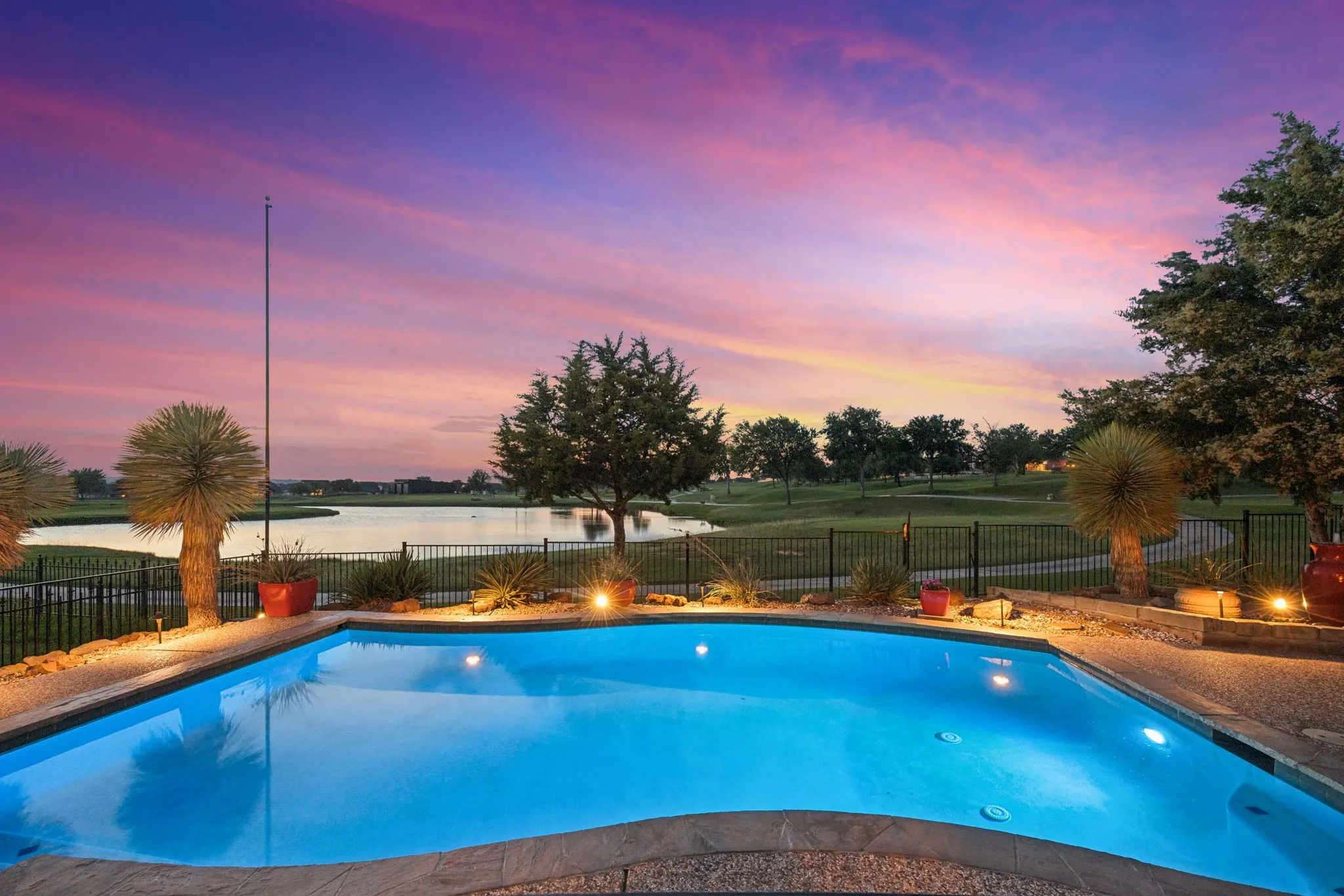 Single Family Residence For Sale in Tarrant County , 6008 The Resort Boulevard, Fort Worth, Texas 76179, 5 Bedroom, 5 Bathroom, 3 Garage spaces, 3,769 Sqft, built in 2012, mls#21291056, Real Estate Agent in Fort Worth, Homes For Sale in Tarrant county, Homes For Sale in Fort Worth, Realtor in Fort Worth Texas, Real Estate Brokerage Independent Realty Texas, Luminita Cordes Realtor