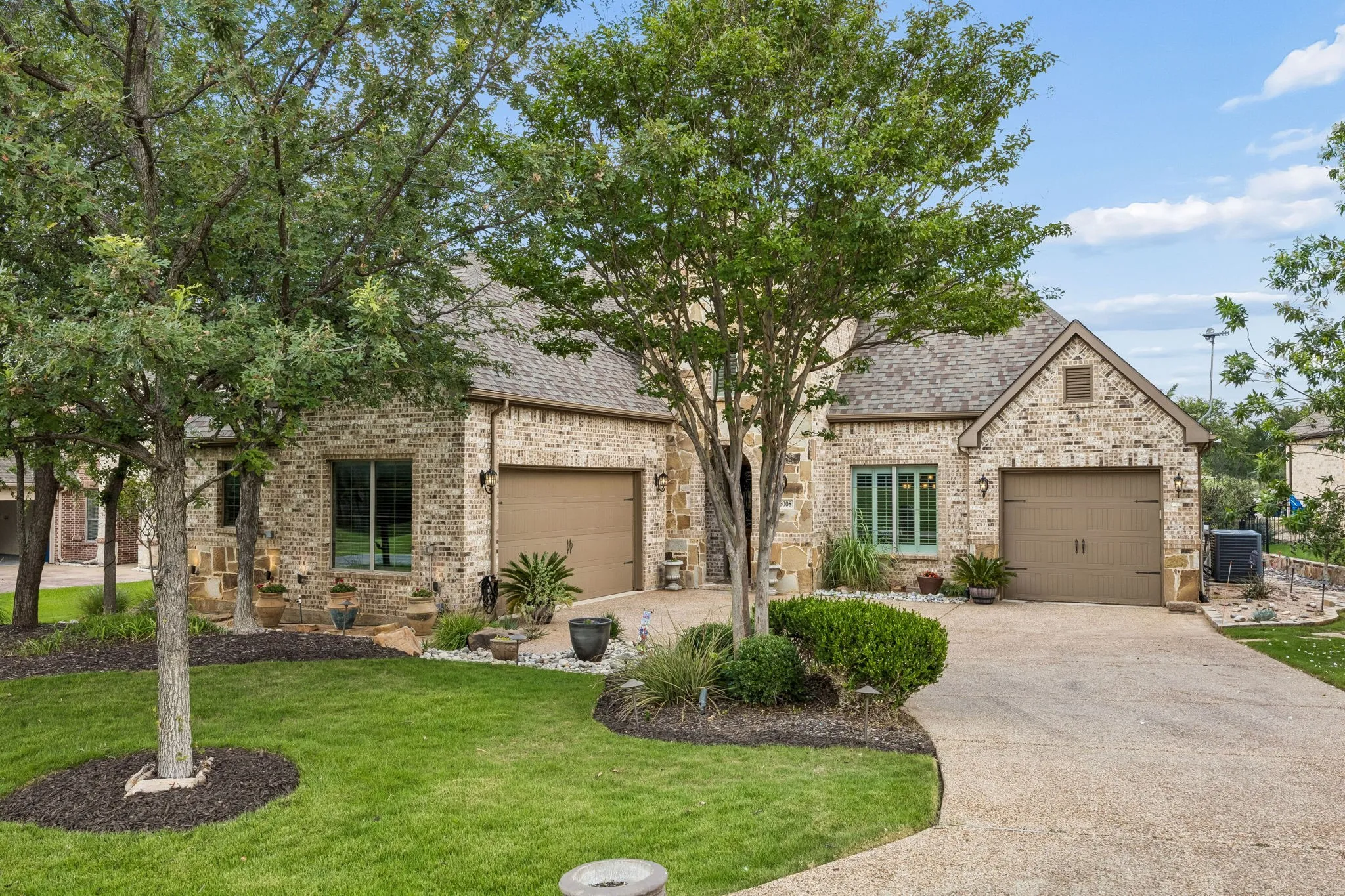 Single Family Residence For Sale in Tarrant County , 6008 The Resort Boulevard, Fort Worth, Texas 76179, 5 Bedroom, 5 Bathroom, 3 Garage spaces, 3,769 Sqft, built in 2012, mls#21291056, Real Estate Agent in Fort Worth, Homes For Sale in Tarrant county, Homes For Sale in Fort Worth, Realtor in Fort Worth Texas, Real Estate Brokerage Independent Realty Texas, Luminita Cordes Realtor