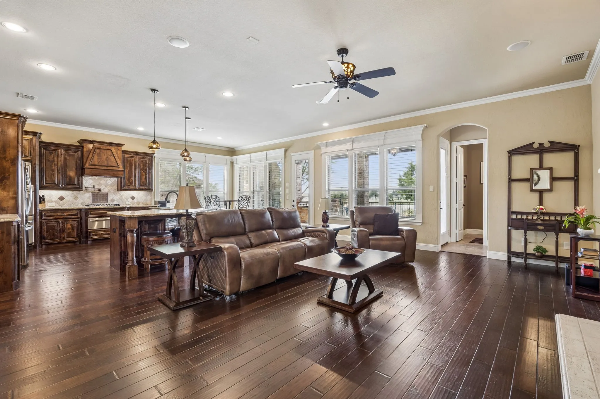 Single Family Residence For Sale in Tarrant County , 6008 The Resort Boulevard, Fort Worth, Texas 76179, 5 Bedroom, 5 Bathroom, 3 Garage spaces, 3,769 Sqft, built in 2012, mls#21291056, Real Estate Agent in Fort Worth, Homes For Sale in Tarrant county, Homes For Sale in Fort Worth, Realtor in Fort Worth Texas, Real Estate Brokerage Independent Realty Texas, Luminita Cordes Realtor