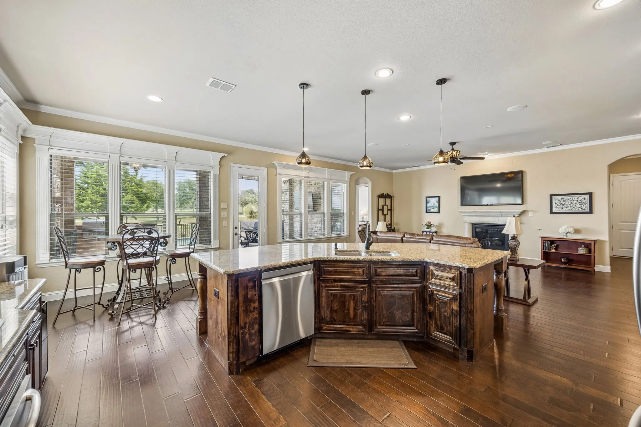 Single Family Residence For Sale in Tarrant County , 6008 The Resort Boulevard, Fort Worth, Texas 76179, 5 Bedroom, 5 Bathroom, 3 Garage spaces, 3,769 Sqft, built in 2012, mls#21291056, Real Estate Agent in Fort Worth, Homes For Sale in Tarrant county, Homes For Sale in Fort Worth, Realtor in Fort Worth Texas, Real Estate Brokerage Independent Realty Texas, Luminita Cordes Realtor