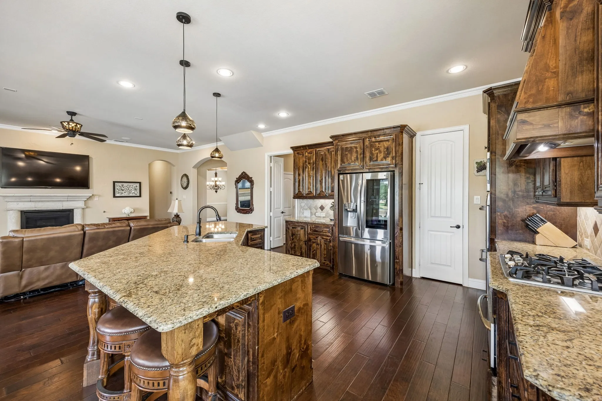 Single Family Residence For Sale in Tarrant County , 6008 The Resort Boulevard, Fort Worth, Texas 76179, 5 Bedroom, 5 Bathroom, 3 Garage spaces, 3,769 Sqft, built in 2012, mls#21291056, Real Estate Agent in Fort Worth, Homes For Sale in Tarrant county, Homes For Sale in Fort Worth, Realtor in Fort Worth Texas, Real Estate Brokerage Independent Realty Texas, Luminita Cordes Realtor