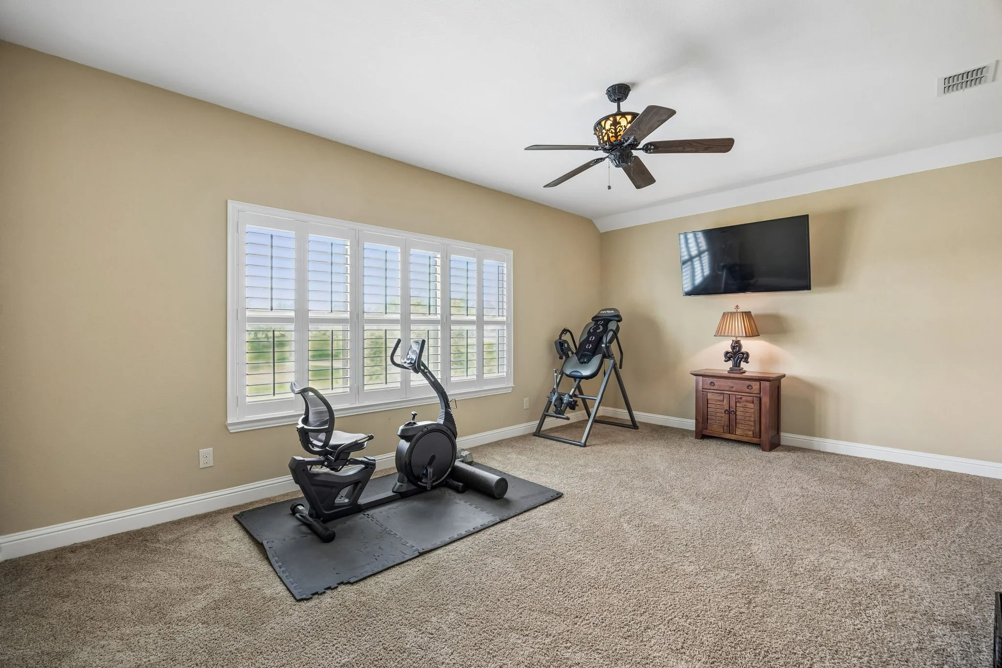 Single Family Residence For Sale in Tarrant County , 6008 The Resort Boulevard, Fort Worth, Texas 76179, 5 Bedroom, 5 Bathroom, 3 Garage spaces, 3,769 Sqft, built in 2012, mls#21291056, Real Estate Agent in Fort Worth, Homes For Sale in Tarrant county, Homes For Sale in Fort Worth, Realtor in Fort Worth Texas, Real Estate Brokerage Independent Realty Texas, Luminita Cordes Realtor