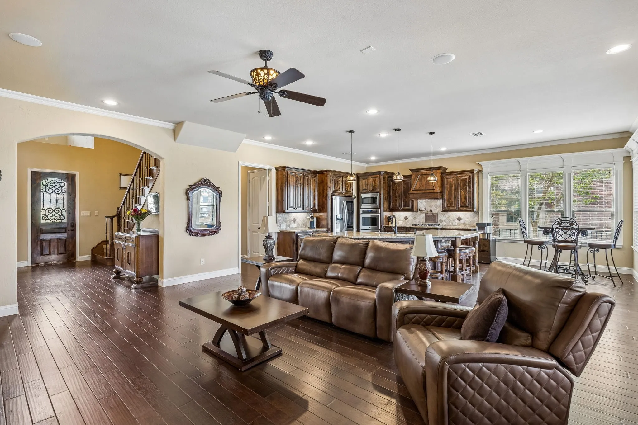 Single Family Residence For Sale in Tarrant County , 6008 The Resort Boulevard, Fort Worth, Texas 76179, 5 Bedroom, 5 Bathroom, 3 Garage spaces, 3,769 Sqft, built in 2012, mls#21291056, Real Estate Agent in Fort Worth, Homes For Sale in Tarrant county, Homes For Sale in Fort Worth, Realtor in Fort Worth Texas, Real Estate Brokerage Independent Realty Texas, Luminita Cordes Realtor