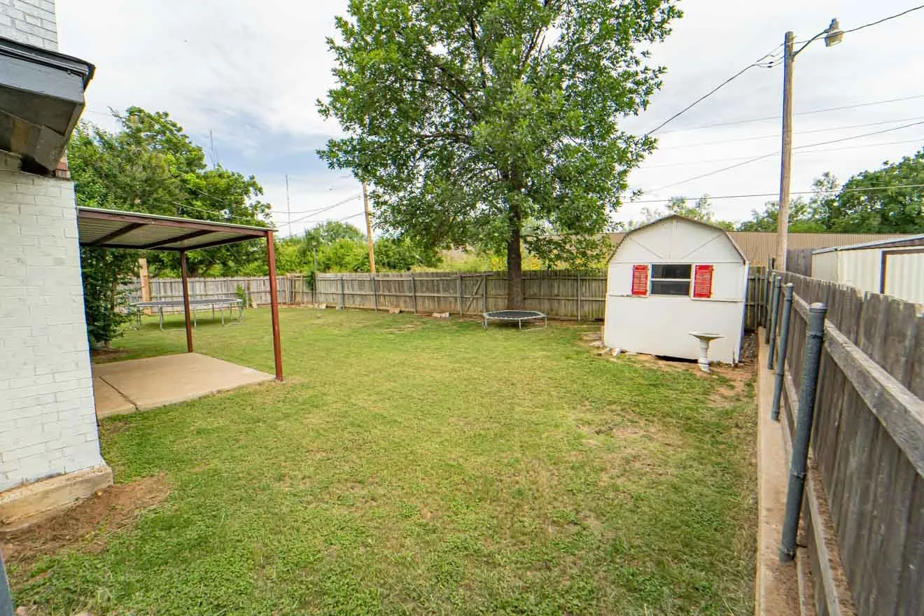 Single Family Residence For Sale in Stephens County , 2405 Sha Lane, Breckenridge, Texas 76424, 3 Bedrooms, 2 Bathrooms, 2 Garage spaces, 1,352 Sqft, built in 1978, Price $185,000, mls#21267462, Real Estate Agent in Breckenridge, Homes For Sale in Stephens county, Homes For Sale in Breckenridge, Realtor in Breckenridge Texas, Real Estate Brokerage Independent Realty Texas, Luminita Cordes Realtor