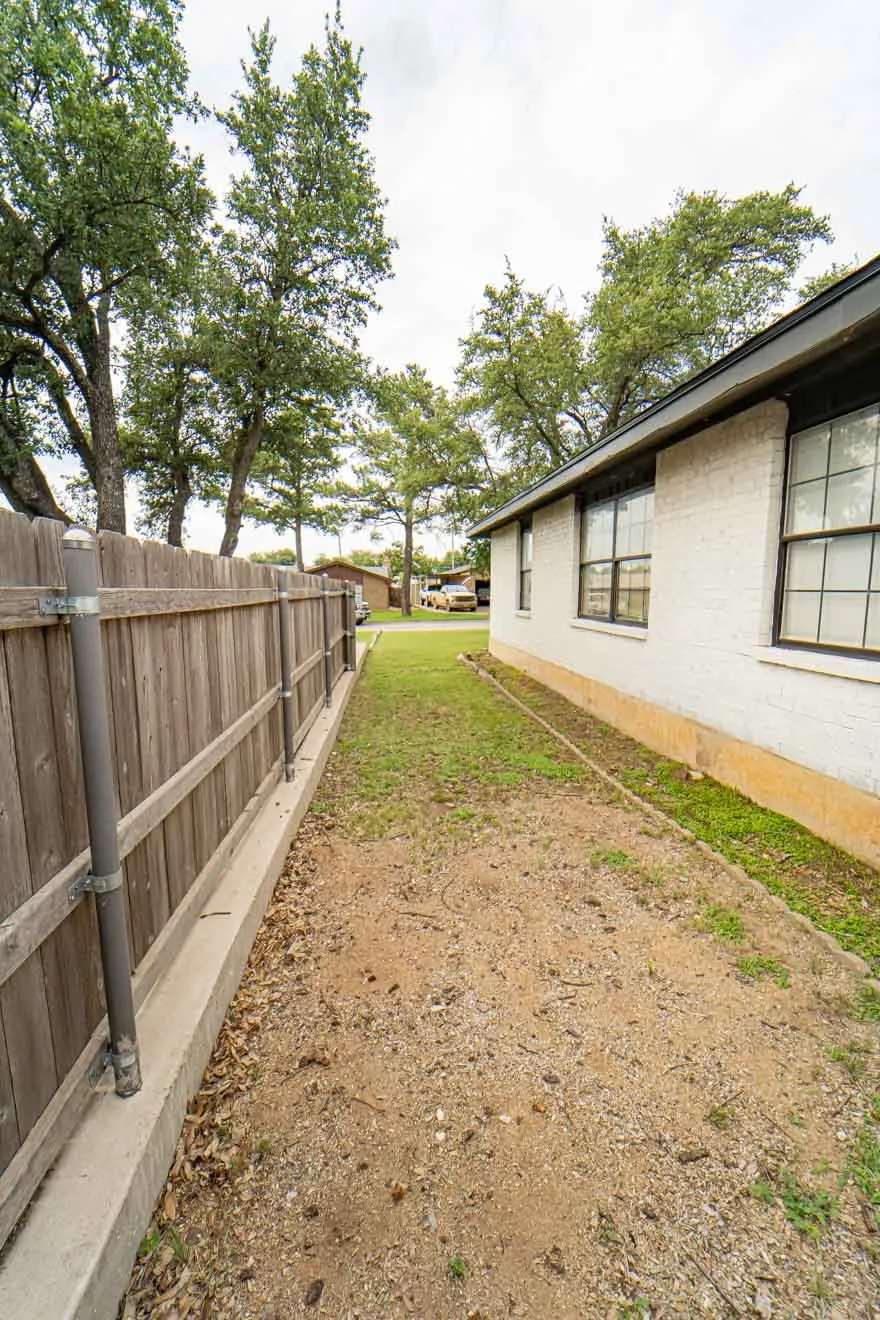 Single Family Residence For Sale in Stephens County , 2405 Sha Lane, Breckenridge, Texas 76424, 3 Bedrooms, 2 Bathrooms, 2 Garage spaces, 1,352 Sqft, built in 1978, Price $185,000, mls#21267462, Real Estate Agent in Breckenridge, Homes For Sale in Stephens county, Homes For Sale in Breckenridge, Realtor in Breckenridge Texas, Real Estate Brokerage Independent Realty Texas, Luminita Cordes Realtor