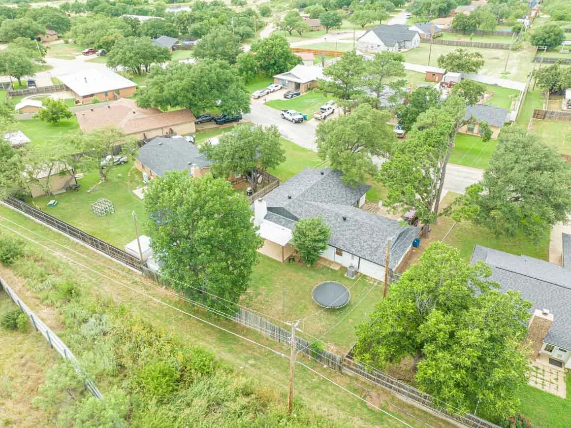 Single Family Residence For Sale in Stephens County , 2405 Sha Lane, Breckenridge, Texas 76424, 3 Bedrooms, 2 Bathrooms, 2 Garage spaces, 1,352 Sqft, built in 1978, Price $185,000, mls#21267462, Real Estate Agent in Breckenridge, Homes For Sale in Stephens county, Homes For Sale in Breckenridge, Realtor in Breckenridge Texas, Real Estate Brokerage Independent Realty Texas, Luminita Cordes Realtor