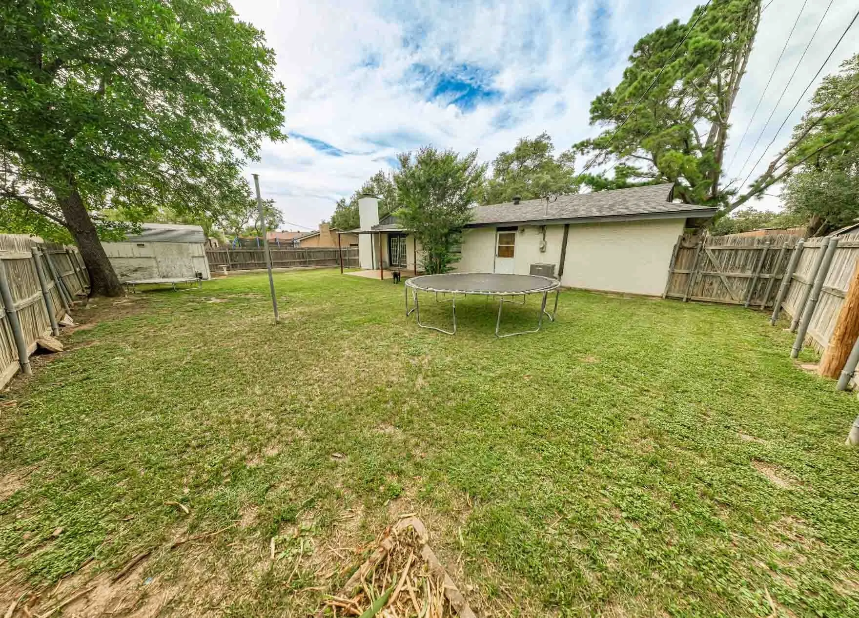 Single Family Residence For Sale in Stephens County , 2405 Sha Lane, Breckenridge, Texas 76424, 3 Bedrooms, 2 Bathrooms, 2 Garage spaces, 1,352 Sqft, built in 1978, Price $185,000, mls#21267462, Real Estate Agent in Breckenridge, Homes For Sale in Stephens county, Homes For Sale in Breckenridge, Realtor in Breckenridge Texas, Real Estate Brokerage Independent Realty Texas, Luminita Cordes Realtor