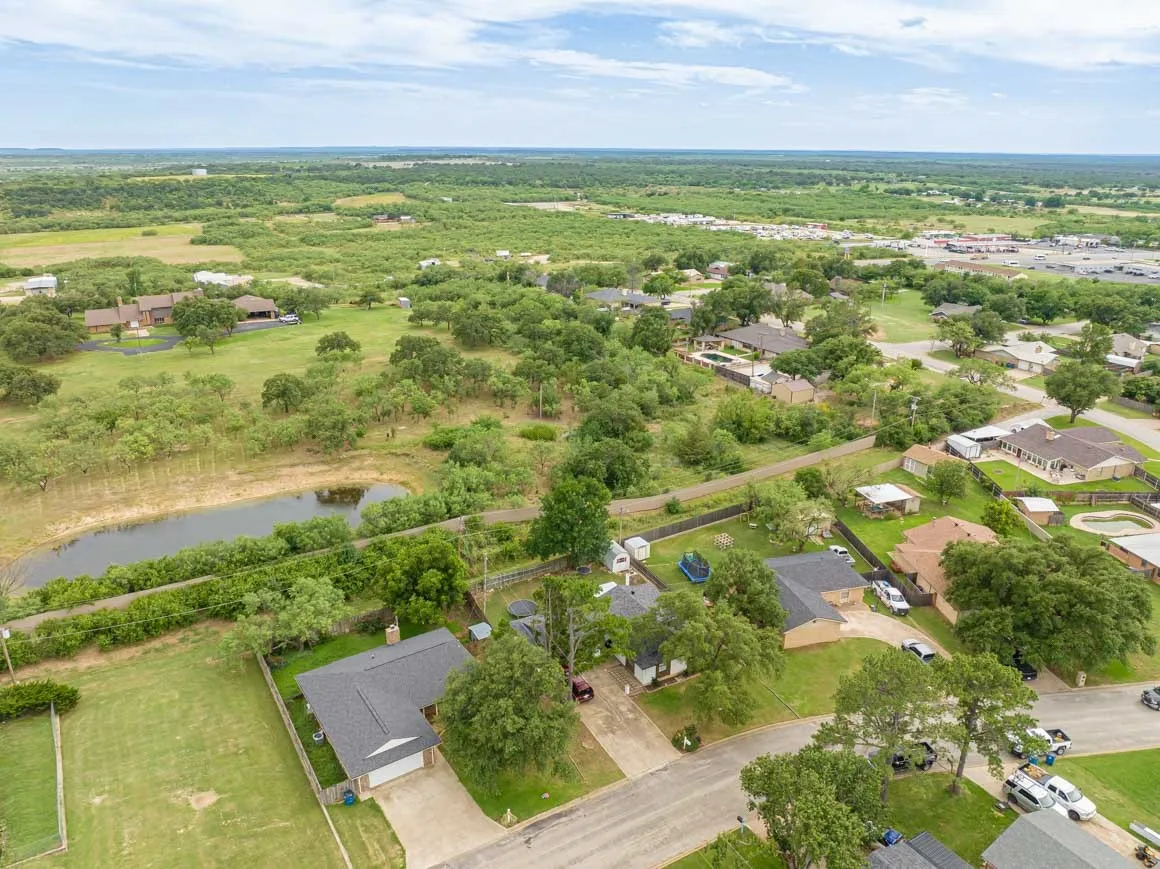 Single Family Residence For Sale in Stephens County , 2405 Sha Lane, Breckenridge, Texas 76424, 3 Bedrooms, 2 Bathrooms, 2 Garage spaces, 1,352 Sqft, built in 1978, Price $185,000, mls#21267462, Real Estate Agent in Breckenridge, Homes For Sale in Stephens county, Homes For Sale in Breckenridge, Realtor in Breckenridge Texas, Real Estate Brokerage Independent Realty Texas, Luminita Cordes Realtor