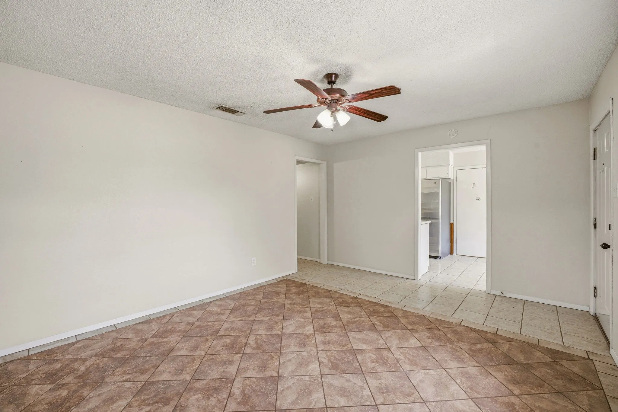Single Family Residence For Sale in Erath County , 702 S Jackson Street, Stephenville, Texas 76401, 4 Bedrooms, 1 Bathroom, Garage spaces, 1,516 Sqft, built in 1983, Price $225,000, mls#21291705, Real Estate Agent in Stephenville, Homes For Sale in Erath county, Homes For Sale in Stephenville, Realtor in Stephenville Texas, Real Estate Brokerage Independent Realty Texas, Luminita Cordes Realtor