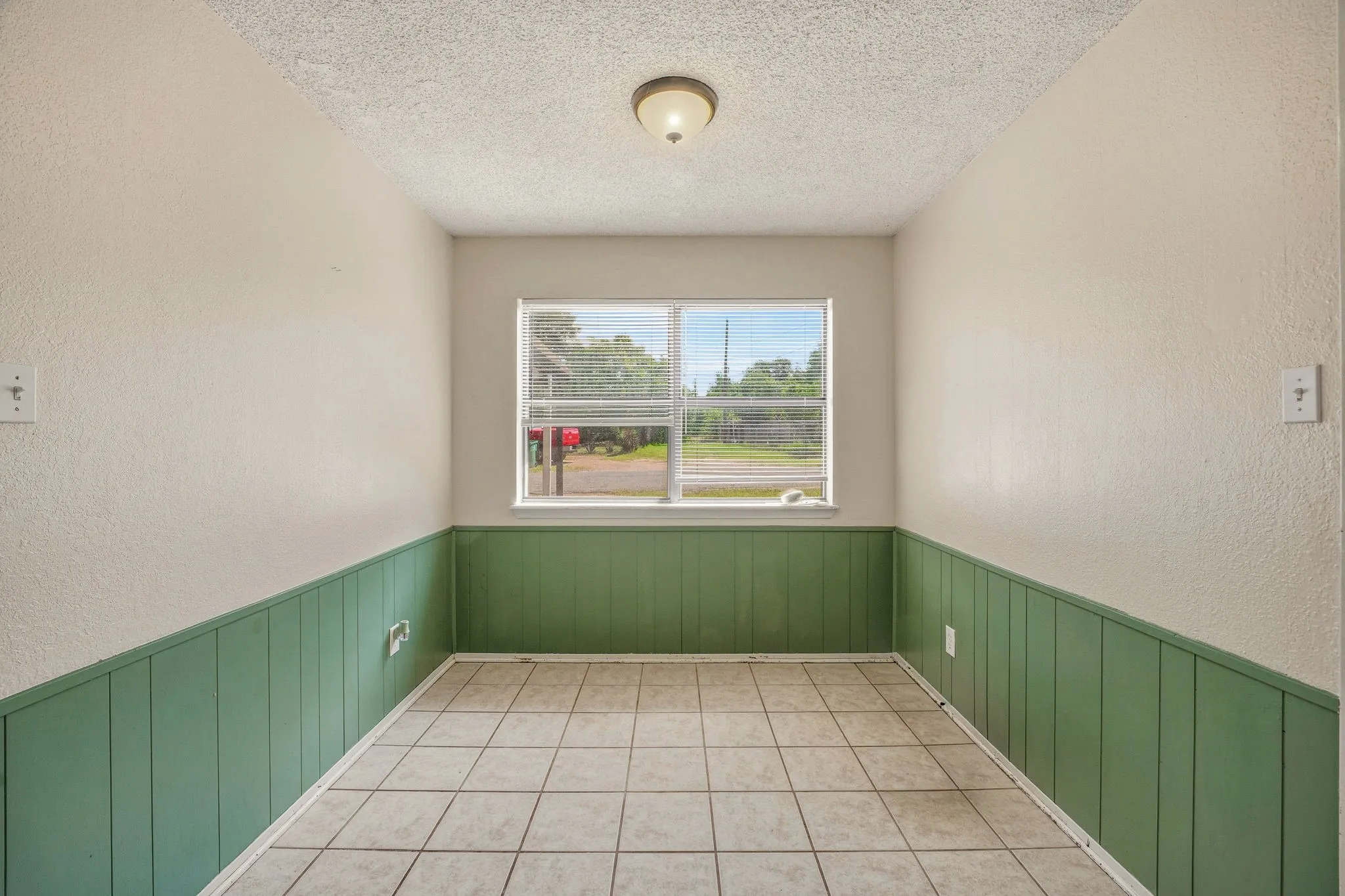 Single Family Residence For Sale in Erath County , 702 S Jackson Street, Stephenville, Texas 76401, 4 Bedrooms, 1 Bathroom, Garage spaces, 1,516 Sqft, built in 1983, Price $225,000, mls#21291705, Real Estate Agent in Stephenville, Homes For Sale in Erath county, Homes For Sale in Stephenville, Realtor in Stephenville Texas, Real Estate Brokerage Independent Realty Texas, Luminita Cordes Realtor