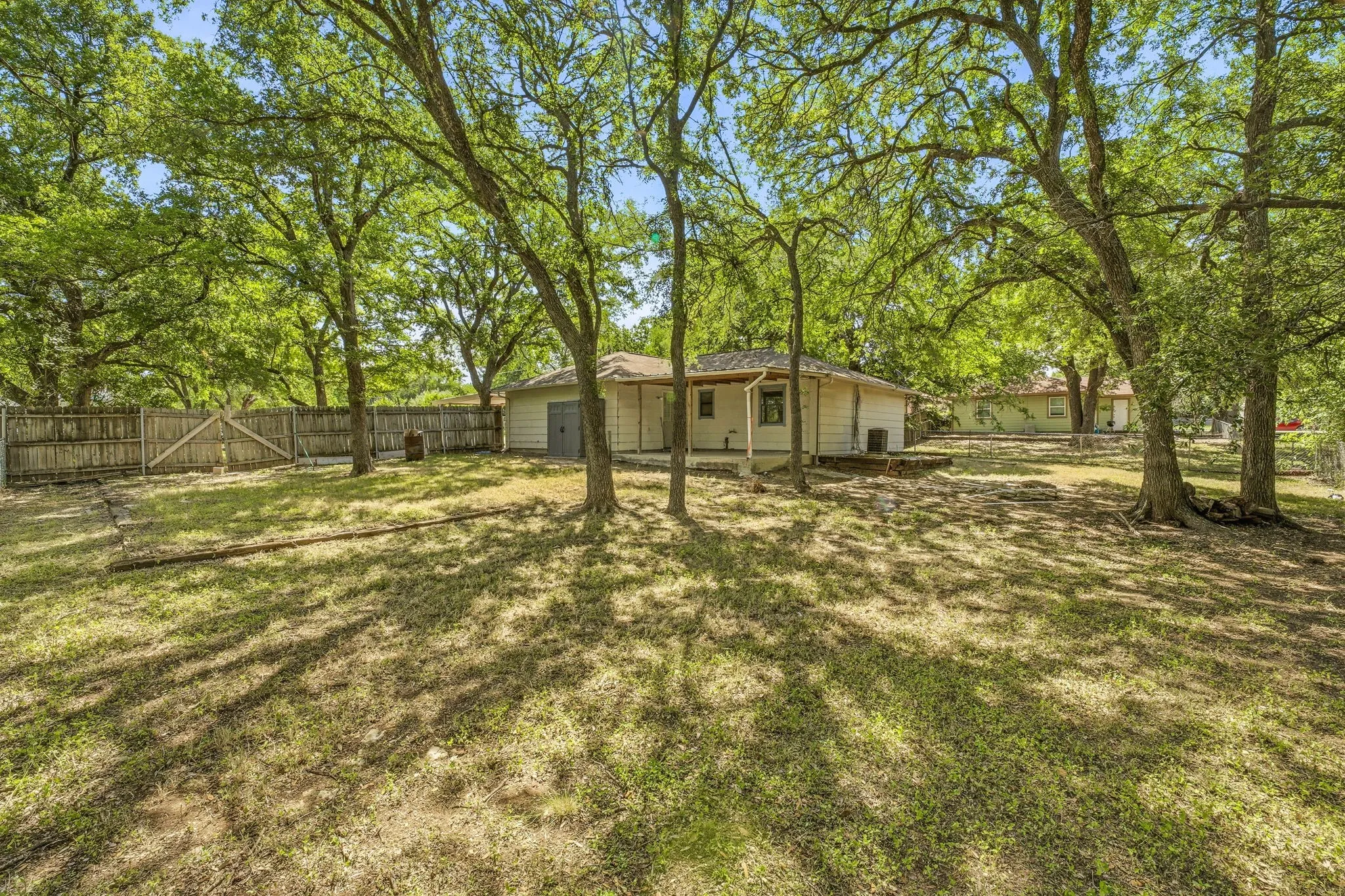 Single Family Residence For Sale in Erath County , 702 S Jackson Street, Stephenville, Texas 76401, 4 Bedrooms, 1 Bathroom, Garage spaces, 1,516 Sqft, built in 1983, Price $225,000, mls#21291705, Real Estate Agent in Stephenville, Homes For Sale in Erath county, Homes For Sale in Stephenville, Realtor in Stephenville Texas, Real Estate Brokerage Independent Realty Texas, Luminita Cordes Realtor