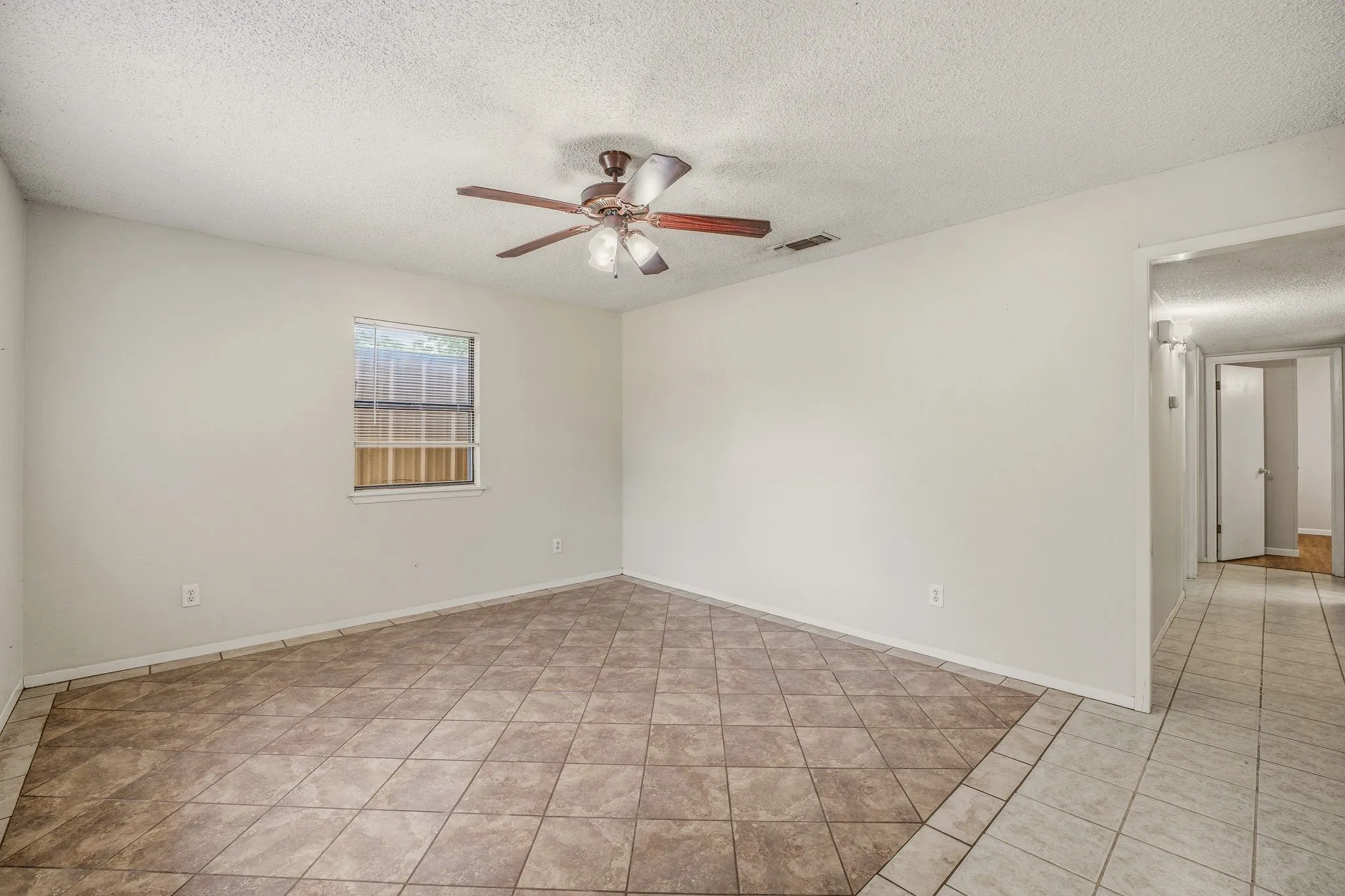 Single Family Residence For Sale in Erath County , 702 S Jackson Street, Stephenville, Texas 76401, 4 Bedrooms, 1 Bathroom, Garage spaces, 1,516 Sqft, built in 1983, Price $225,000, mls#21291705, Real Estate Agent in Stephenville, Homes For Sale in Erath county, Homes For Sale in Stephenville, Realtor in Stephenville Texas, Real Estate Brokerage Independent Realty Texas, Luminita Cordes Realtor