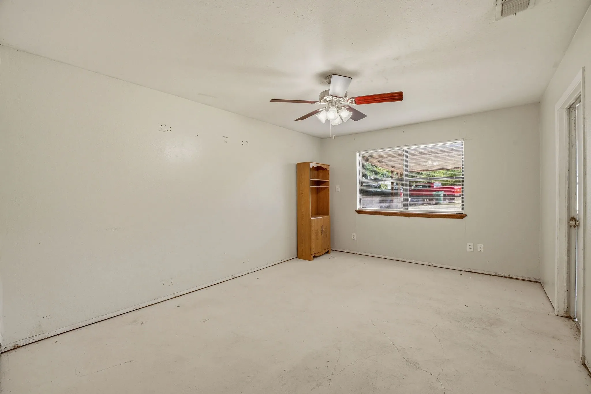 Single Family Residence For Sale in Erath County , 702 S Jackson Street, Stephenville, Texas 76401, 4 Bedrooms, 1 Bathroom, Garage spaces, 1,516 Sqft, built in 1983, Price $225,000, mls#21291705, Real Estate Agent in Stephenville, Homes For Sale in Erath county, Homes For Sale in Stephenville, Realtor in Stephenville Texas, Real Estate Brokerage Independent Realty Texas, Luminita Cordes Realtor