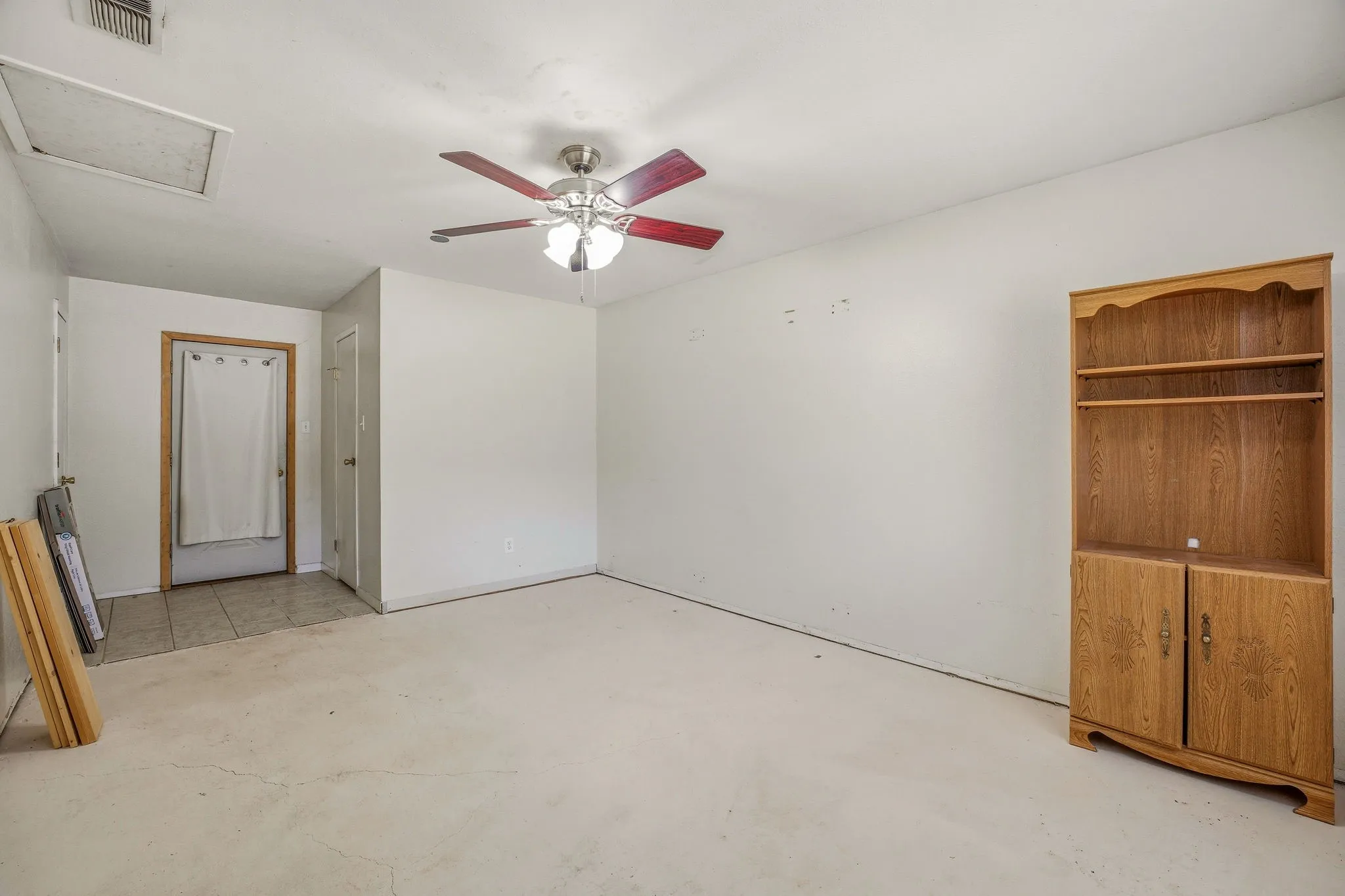 Single Family Residence For Sale in Erath County , 702 S Jackson Street, Stephenville, Texas 76401, 4 Bedrooms, 1 Bathroom, Garage spaces, 1,516 Sqft, built in 1983, Price $225,000, mls#21291705, Real Estate Agent in Stephenville, Homes For Sale in Erath county, Homes For Sale in Stephenville, Realtor in Stephenville Texas, Real Estate Brokerage Independent Realty Texas, Luminita Cordes Realtor