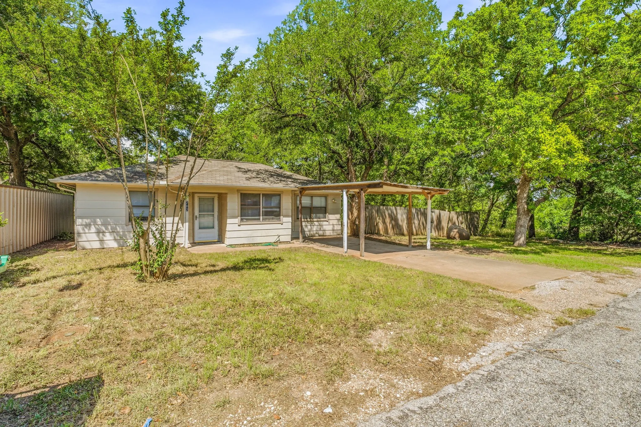 Single Family Residence For Sale in Erath County , 702 S Jackson Street, Stephenville, Texas 76401, 4 Bedrooms, 1 Bathroom, Garage spaces, 1,516 Sqft, built in 1983, Price $225,000, mls#21291705, Real Estate Agent in Stephenville, Homes For Sale in Erath county, Homes For Sale in Stephenville, Realtor in Stephenville Texas, Real Estate Brokerage Independent Realty Texas, Luminita Cordes Realtor