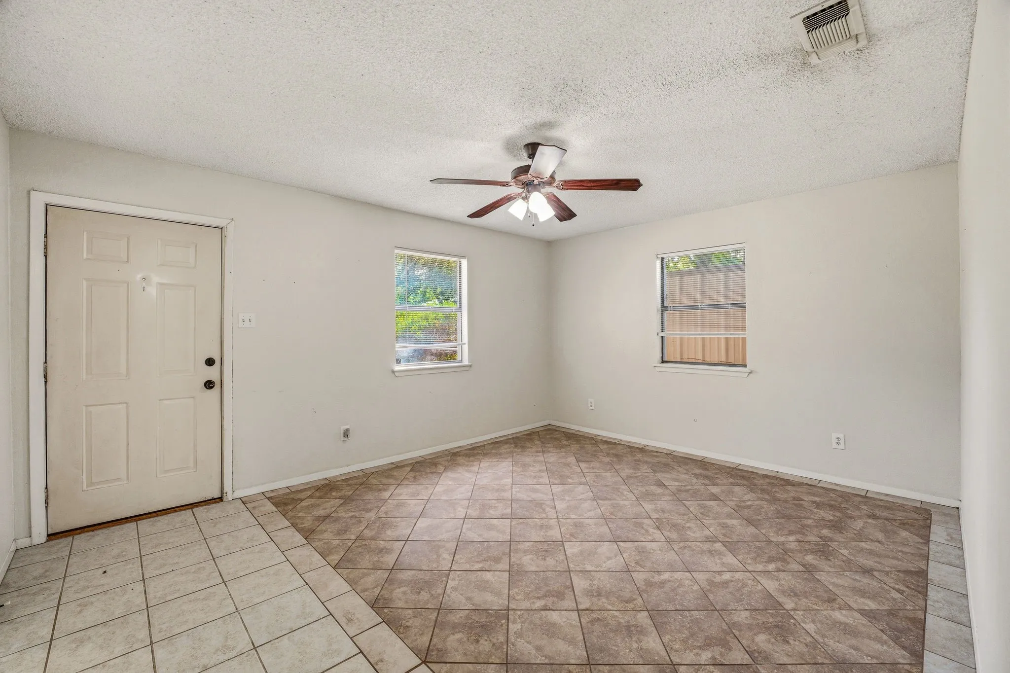 Single Family Residence For Sale in Erath County , 702 S Jackson Street, Stephenville, Texas 76401, 4 Bedrooms, 1 Bathroom, Garage spaces, 1,516 Sqft, built in 1983, Price $225,000, mls#21291705, Real Estate Agent in Stephenville, Homes For Sale in Erath county, Homes For Sale in Stephenville, Realtor in Stephenville Texas, Real Estate Brokerage Independent Realty Texas, Luminita Cordes Realtor