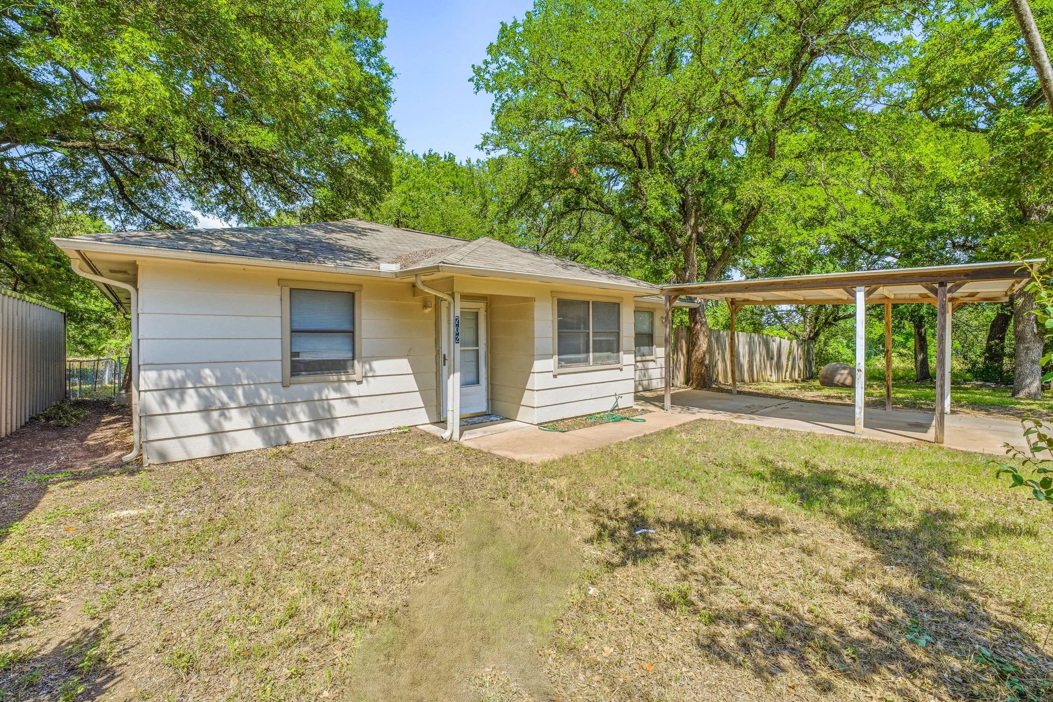 Single Family Residence For Sale in Erath County , 702 S Jackson Street, Stephenville, Texas 76401, 4 Bedrooms, 1 Bathroom, Garage spaces, 1,516 Sqft, built in 1983, Price $225,000, mls#21291705, Real Estate Agent in Stephenville, Homes For Sale in Erath county, Homes For Sale in Stephenville, Realtor in Stephenville Texas, Real Estate Brokerage Independent Realty Texas, Luminita Cordes Realtor