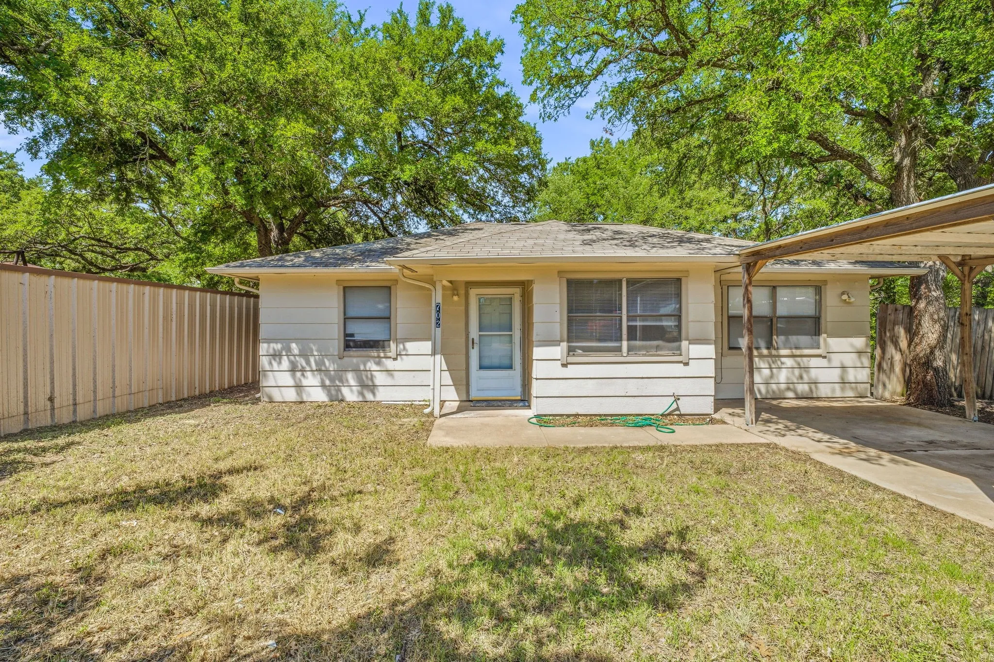 Single Family Residence For Sale in Erath County , 702 S Jackson Street, Stephenville, Texas 76401, 4 Bedrooms, 1 Bathroom, Garage spaces, 1,516 Sqft, built in 1983, Price $225,000, mls#21291705, Real Estate Agent in Stephenville, Homes For Sale in Erath county, Homes For Sale in Stephenville, Realtor in Stephenville Texas, Real Estate Brokerage Independent Realty Texas, Luminita Cordes Realtor