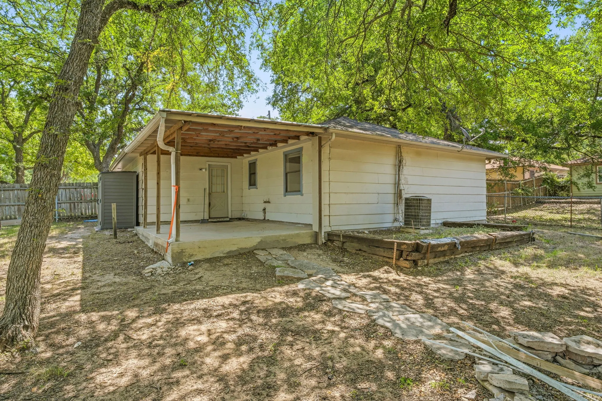 Single Family Residence For Sale in Erath County , 702 S Jackson Street, Stephenville, Texas 76401, 4 Bedrooms, 1 Bathroom, Garage spaces, 1,516 Sqft, built in 1983, Price $225,000, mls#21291705, Real Estate Agent in Stephenville, Homes For Sale in Erath county, Homes For Sale in Stephenville, Realtor in Stephenville Texas, Real Estate Brokerage Independent Realty Texas, Luminita Cordes Realtor