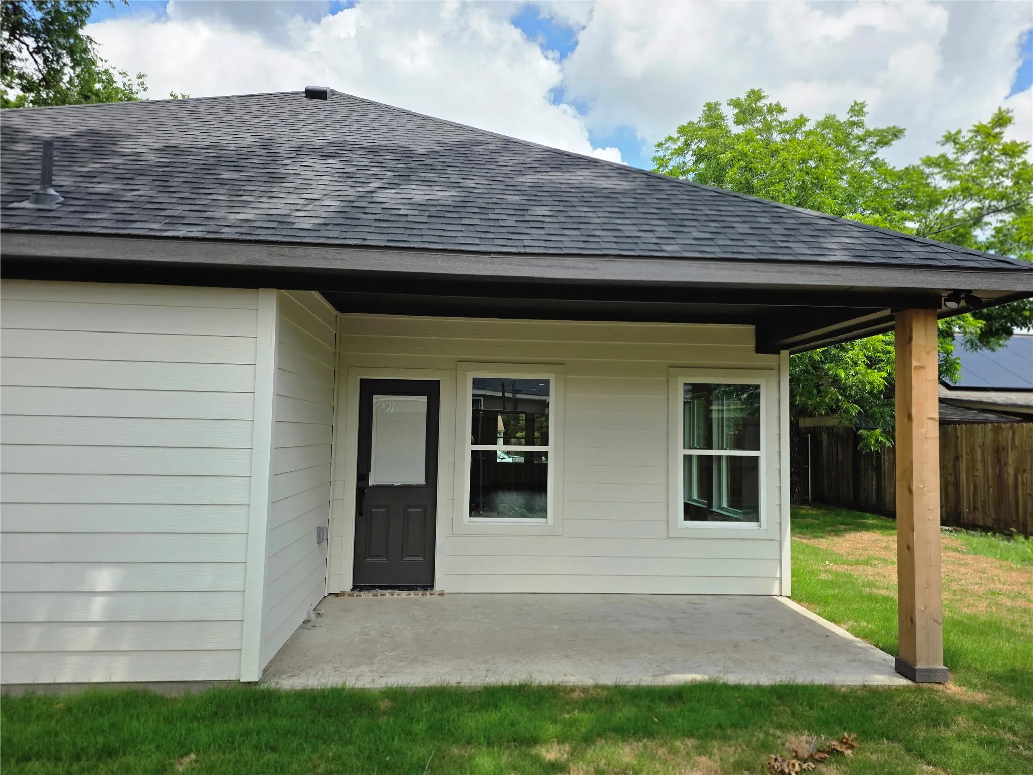 Single Family Residence For Sale in Dallas County , 322 W Brownlee Avenue, Dallas, Texas 75224, 3 Bedrooms, 2 Bathrooms, 2 Garage spaces, 1,551 Sqft, built in 2026, Price $290,000, mls#21291727, Real Estate Agent in Dallas, Homes For Sale in Dallas county, Homes For Sale in Dallas, Realtor in Dallas Texas, Real Estate Brokerage Independent Realty Texas, Luminita Cordes Realtor