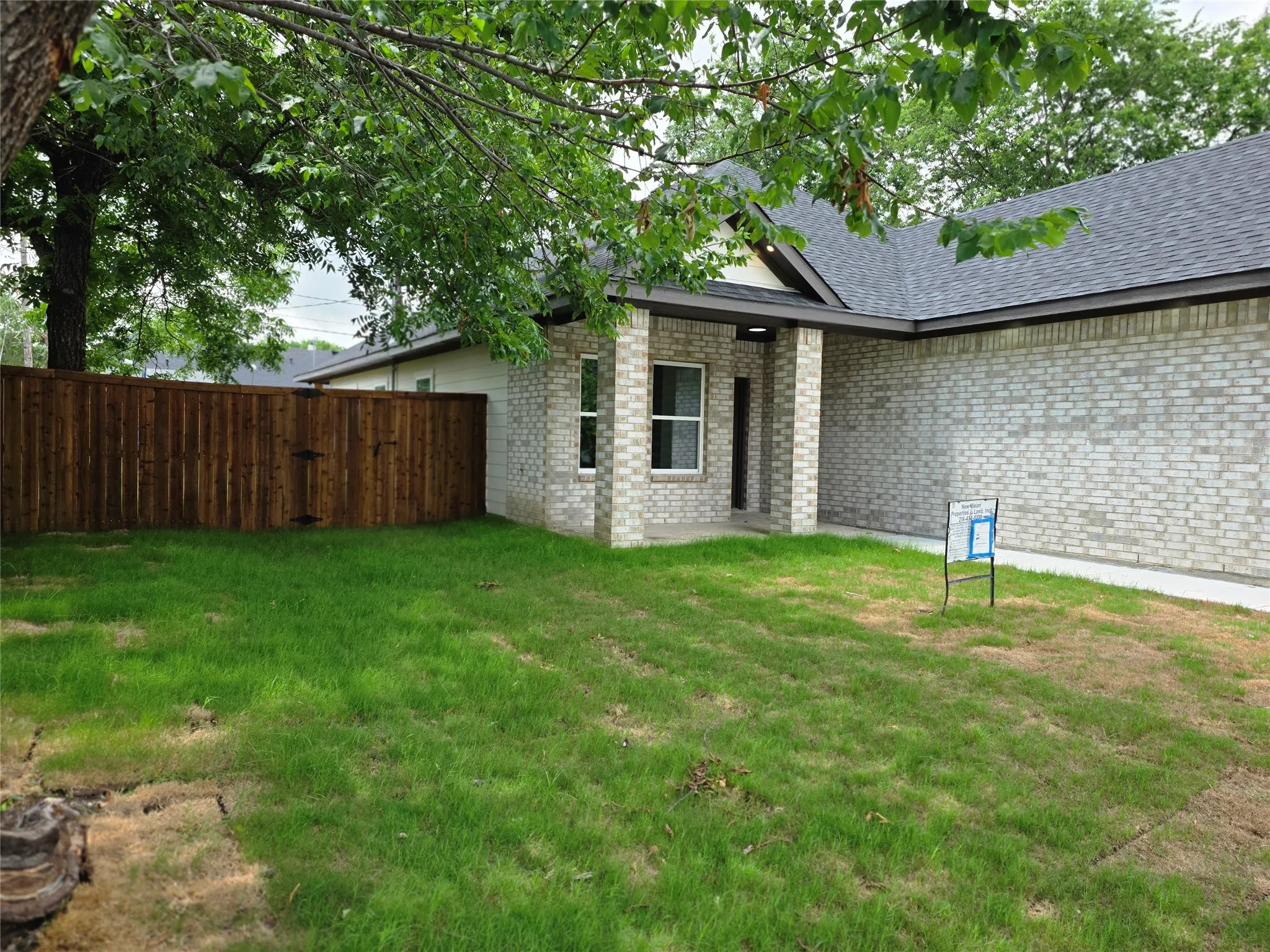 Single Family Residence For Sale in Dallas County , 322 W Brownlee Avenue, Dallas, Texas 75224, 3 Bedrooms, 2 Bathrooms, 2 Garage spaces, 1,551 Sqft, built in 2026, Price $290,000, mls#21291727, Real Estate Agent in Dallas, Homes For Sale in Dallas county, Homes For Sale in Dallas, Realtor in Dallas Texas, Real Estate Brokerage Independent Realty Texas, Luminita Cordes Realtor
