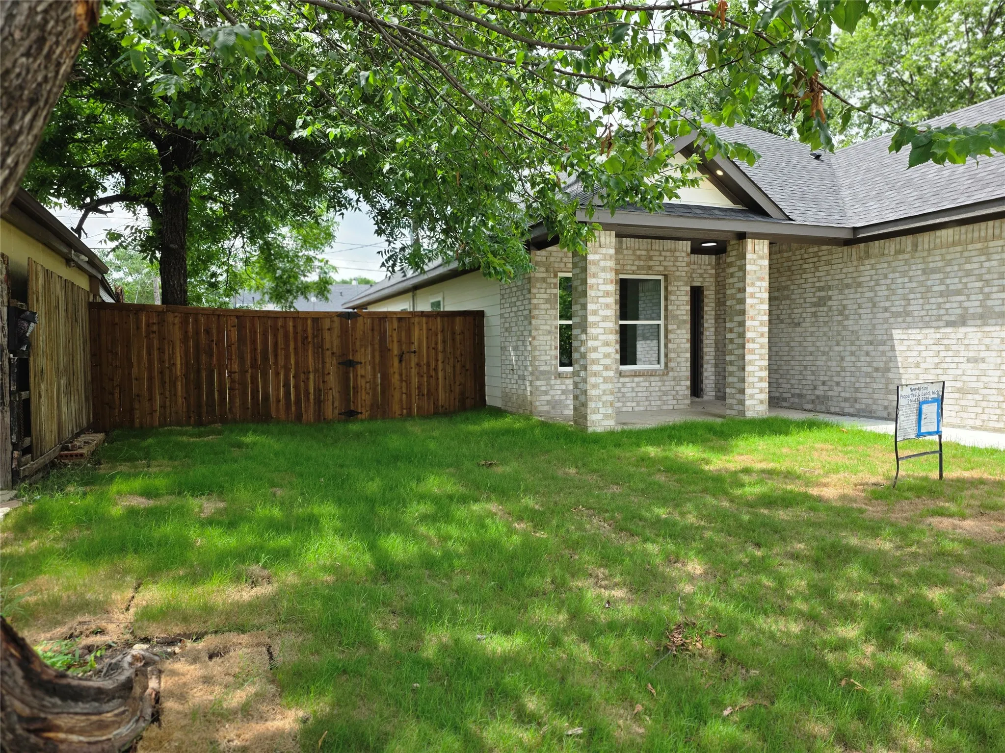 Single Family Residence For Sale in Dallas County , 322 W Brownlee Avenue, Dallas, Texas 75224, 3 Bedrooms, 2 Bathrooms, 2 Garage spaces, 1,551 Sqft, built in 2026, Price $290,000, mls#21291727, Real Estate Agent in Dallas, Homes For Sale in Dallas county, Homes For Sale in Dallas, Realtor in Dallas Texas, Real Estate Brokerage Independent Realty Texas, Luminita Cordes Realtor