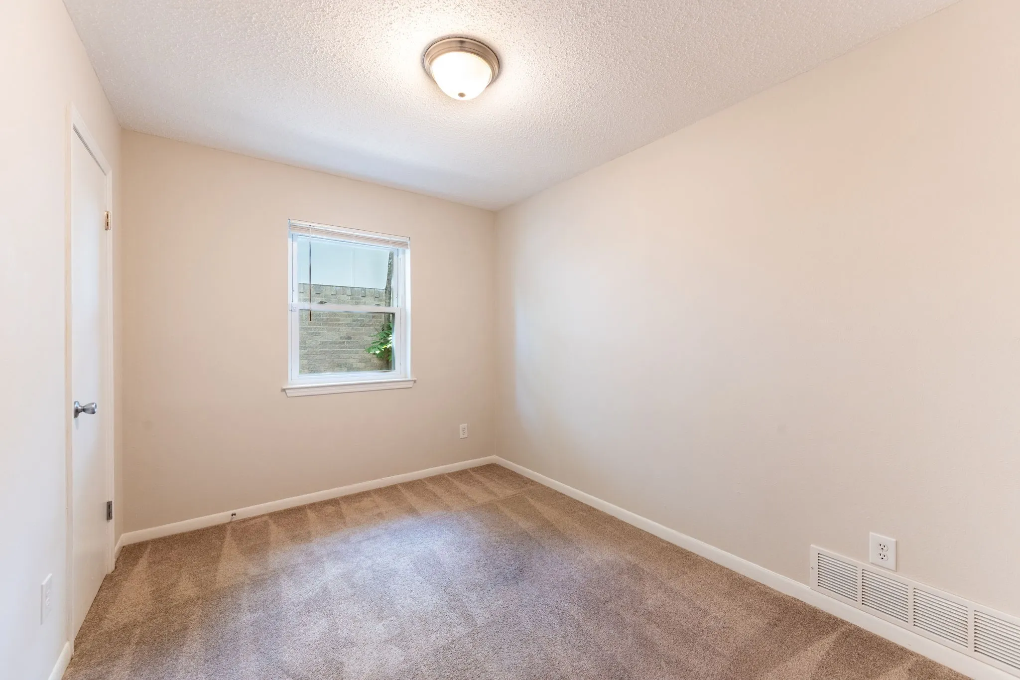 Single Family Residence For Sale in Dallas County , 1213 Trellis Drive, Garland, Texas 75040, 3 Bedroom, 2 Bathroom, Garage spaces, 1,420 Sqft, built in 1965, mls#21291673, Real Estate Agent in Garland, Homes For Sale in Dallas county, Homes For Sale in Garland, Realtor in Garland Texas, Real Estate Brokerage Independent Realty Texas, Luminita Cordes Realtor