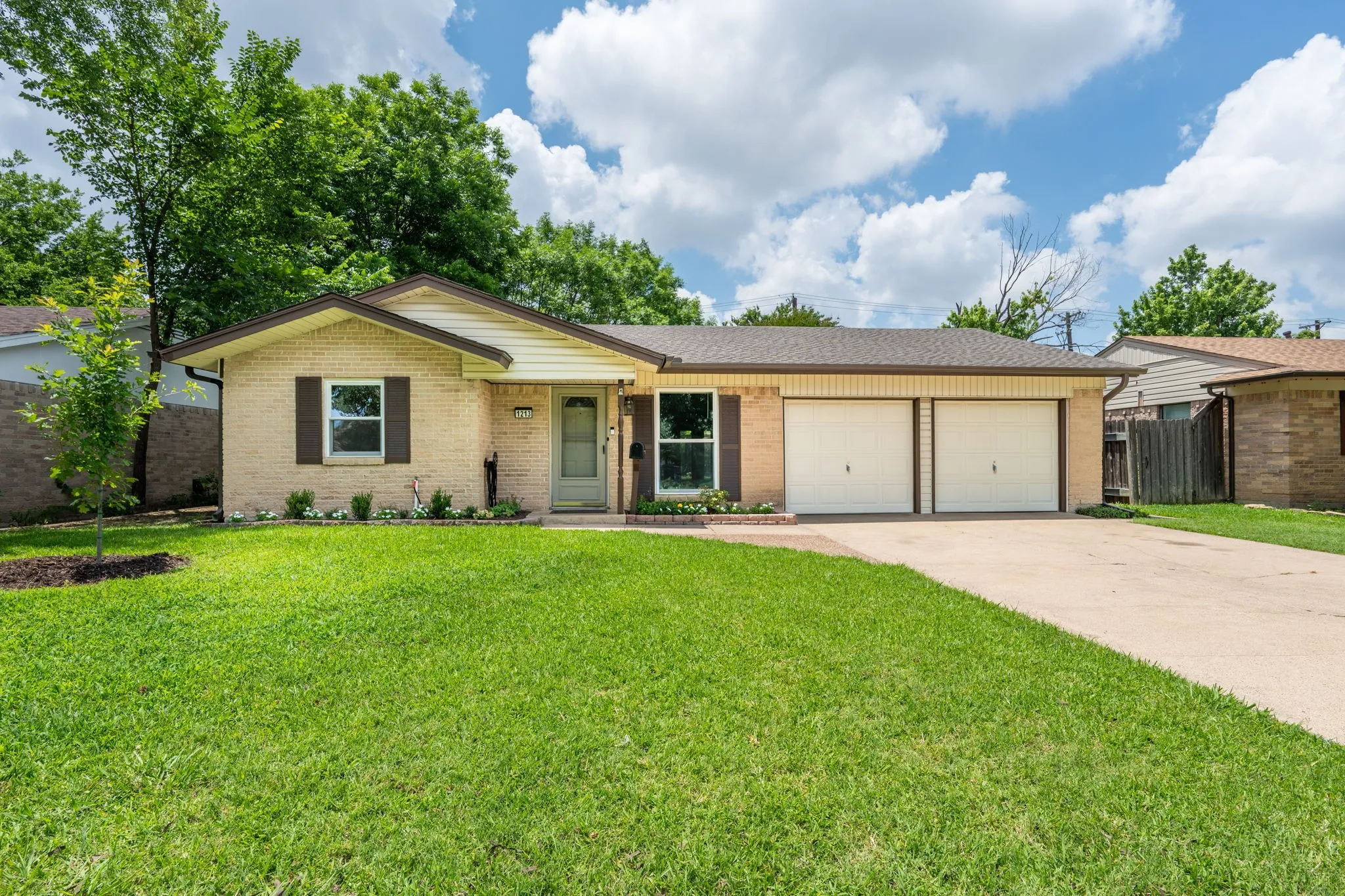 Single Family Residence For Sale in Dallas County , 1213 Trellis Drive, Garland, Texas 75040, 3 Bedroom, 2 Bathroom, Garage spaces, 1,420 Sqft, built in 1965, mls#21291673, Real Estate Agent in Garland, Homes For Sale in Dallas county, Homes For Sale in Garland, Realtor in Garland Texas, Real Estate Brokerage Independent Realty Texas, Luminita Cordes Realtor