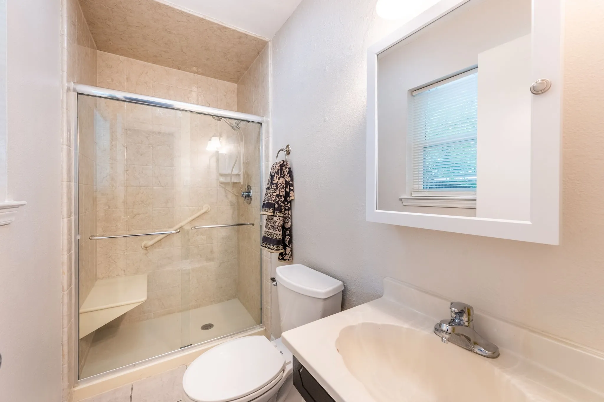 Single Family Residence For Sale in Dallas County , 1213 Trellis Drive, Garland, Texas 75040, 3 Bedroom, 2 Bathroom, Garage spaces, 1,420 Sqft, built in 1965, mls#21291673, Real Estate Agent in Garland, Homes For Sale in Dallas county, Homes For Sale in Garland, Realtor in Garland Texas, Real Estate Brokerage Independent Realty Texas, Luminita Cordes Realtor