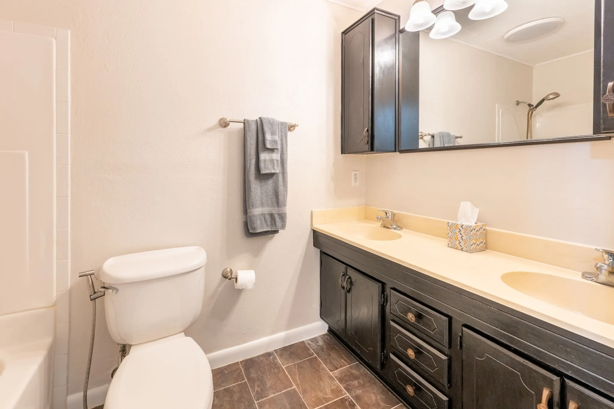 Single Family Residence For Sale in Dallas County , 1213 Trellis Drive, Garland, Texas 75040, 3 Bedroom, 2 Bathroom, Garage spaces, 1,420 Sqft, built in 1965, mls#21291673, Real Estate Agent in Garland, Homes For Sale in Dallas county, Homes For Sale in Garland, Realtor in Garland Texas, Real Estate Brokerage Independent Realty Texas, Luminita Cordes Realtor