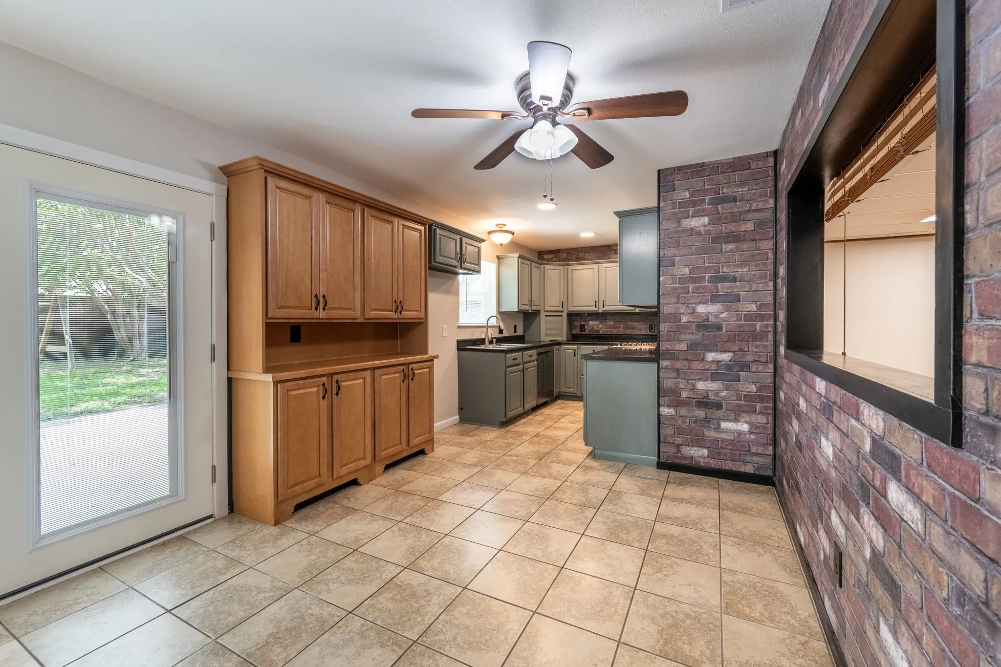 Single Family Residence For Sale in Dallas County , 1213 Trellis Drive, Garland, Texas 75040, 3 Bedroom, 2 Bathroom, Garage spaces, 1,420 Sqft, built in 1965, mls#21291673, Real Estate Agent in Garland, Homes For Sale in Dallas county, Homes For Sale in Garland, Realtor in Garland Texas, Real Estate Brokerage Independent Realty Texas, Luminita Cordes Realtor