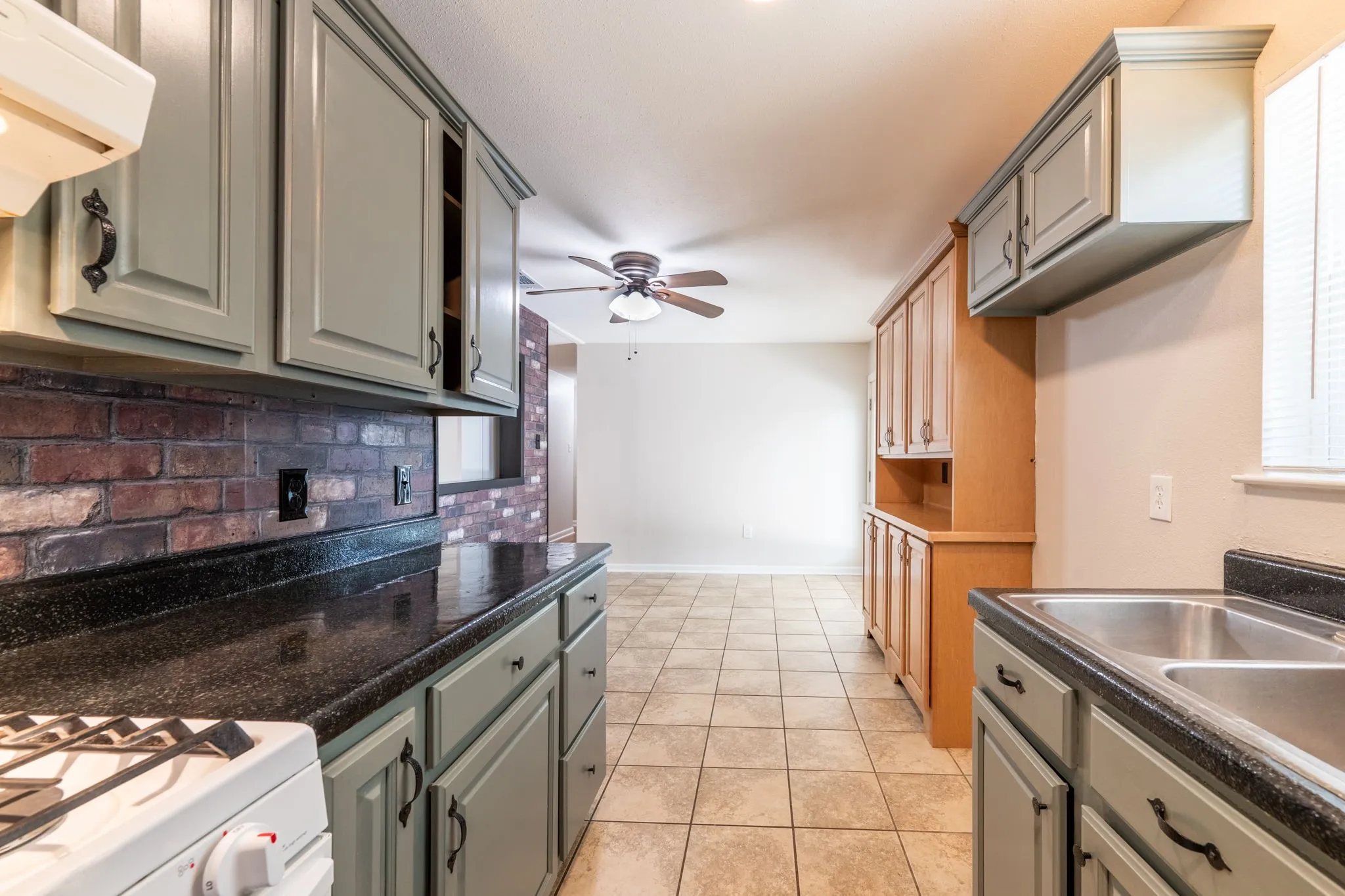Single Family Residence For Sale in Dallas County , 1213 Trellis Drive, Garland, Texas 75040, 3 Bedroom, 2 Bathroom, Garage spaces, 1,420 Sqft, built in 1965, mls#21291673, Real Estate Agent in Garland, Homes For Sale in Dallas county, Homes For Sale in Garland, Realtor in Garland Texas, Real Estate Brokerage Independent Realty Texas, Luminita Cordes Realtor