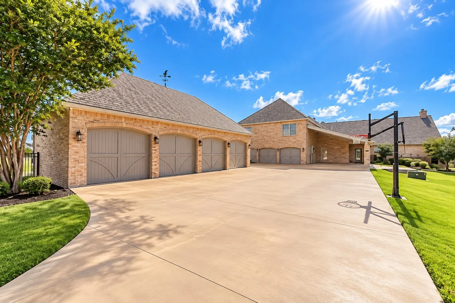 Single Family Residence For Sale in Parker County , 113 Club House Drive, Weatherford, Texas 76087, 6 Bedroom, 5 Bathroom, 7 Garage spaces, 6,820 Sqft, built in 1998, mls#21291753, Real Estate Agent in Weatherford, Homes For Sale in Parker county, Homes For Sale in Weatherford, Realtor in Weatherford Texas, Real Estate Brokerage Independent Realty Texas, Luminita Cordes Realtor