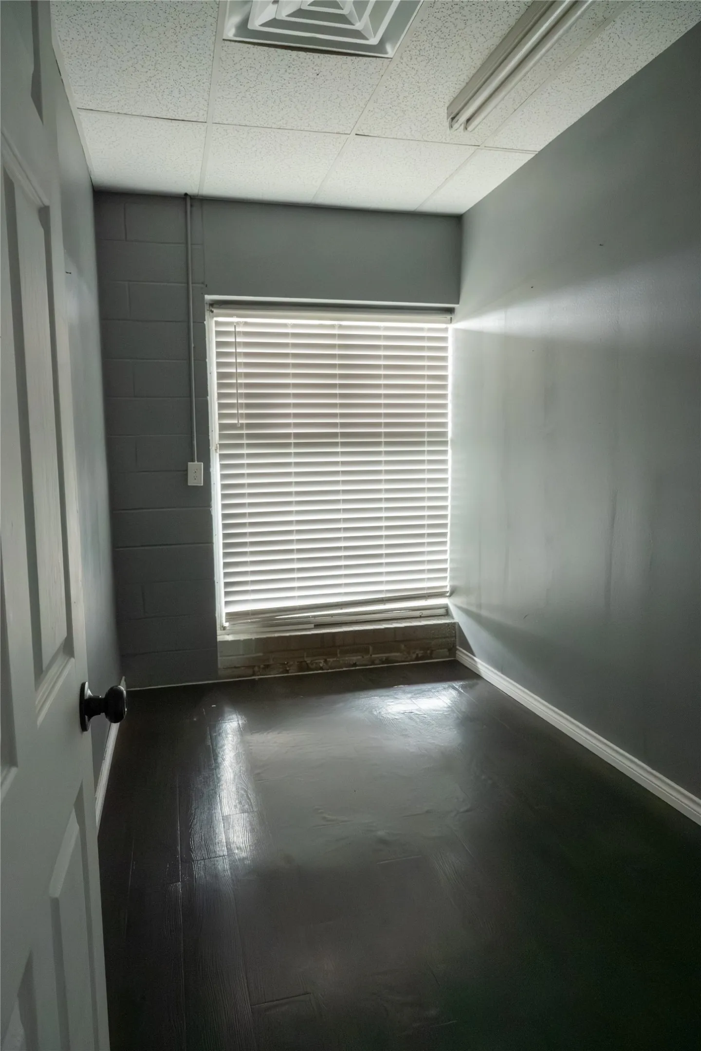 Office For Rent in Dallas County , 619 W. Marshall, Grand Prairie, Texas 75051, 0, 0, Garage spaces, 0 Sqft, built in 1970, Price $2,000, mls#21282657, Real Estate Agent in Grand Prairie, Homes For Rent in Dallas county, Homes For Rent in Grand Prairie, Realtor in Grand Prairie Texas, Real Estate Brokerage Independent Realty Texas, Luminita Cordes Realtor