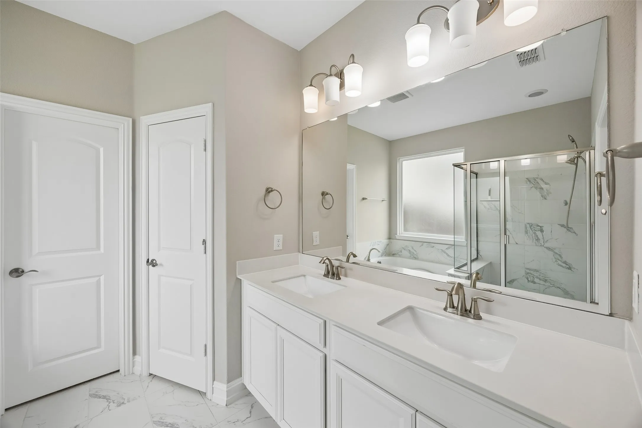 Single Family Residence For Sale in Collin County , 5600 Sheffield Drive, Mc Kinney, Texas 75071, 3 Bedroom, 2 Bathroom, 2 Garage spaces, 1,740 Sqft, built in 2019, mls#21282317, Real Estate Agent in Mc Kinney, Homes For Sale in Collin county, Homes For Sale in Mc Kinney, Realtor in Mc Kinney Texas, Real Estate Brokerage Independent Realty Texas, Luminita Cordes Realtor