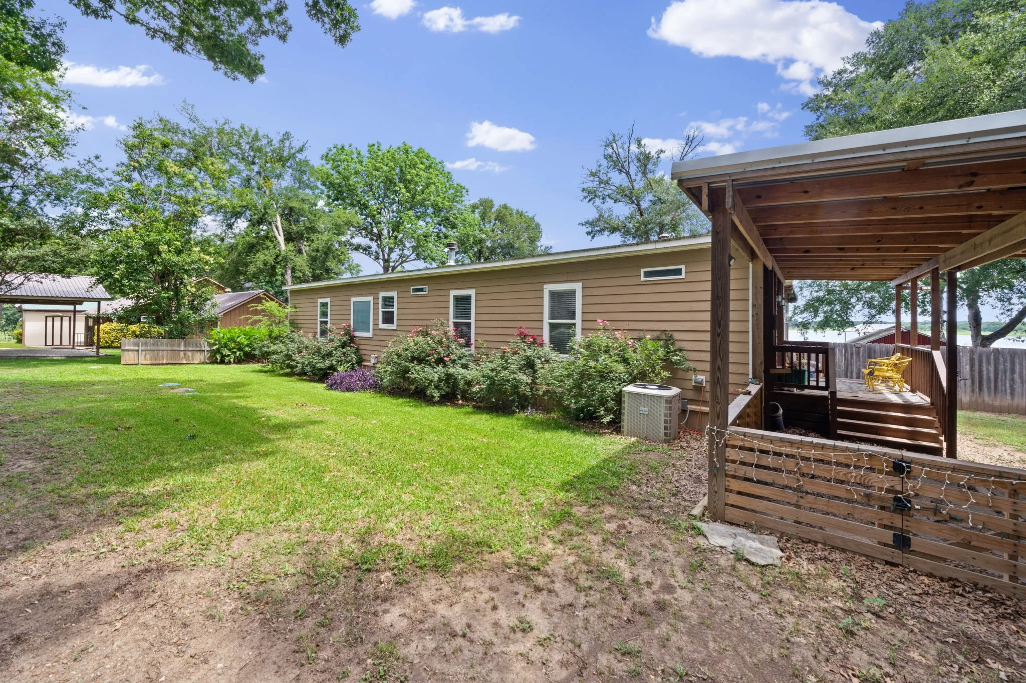 Mobile Home For Sale in Henderson County , 18390 Pine Drive, Eustace, Texas 75124, 3 Bedroom, 2 Bathroom, Garage spaces, 1,740 Sqft, built in 2018, mls#21280816, Real Estate Agent in Eustace, Homes For Sale in Henderson county, Homes For Sale in Eustace, Realtor in Eustace Texas, Real Estate Brokerage Independent Realty Texas, Luminita Cordes Realtor