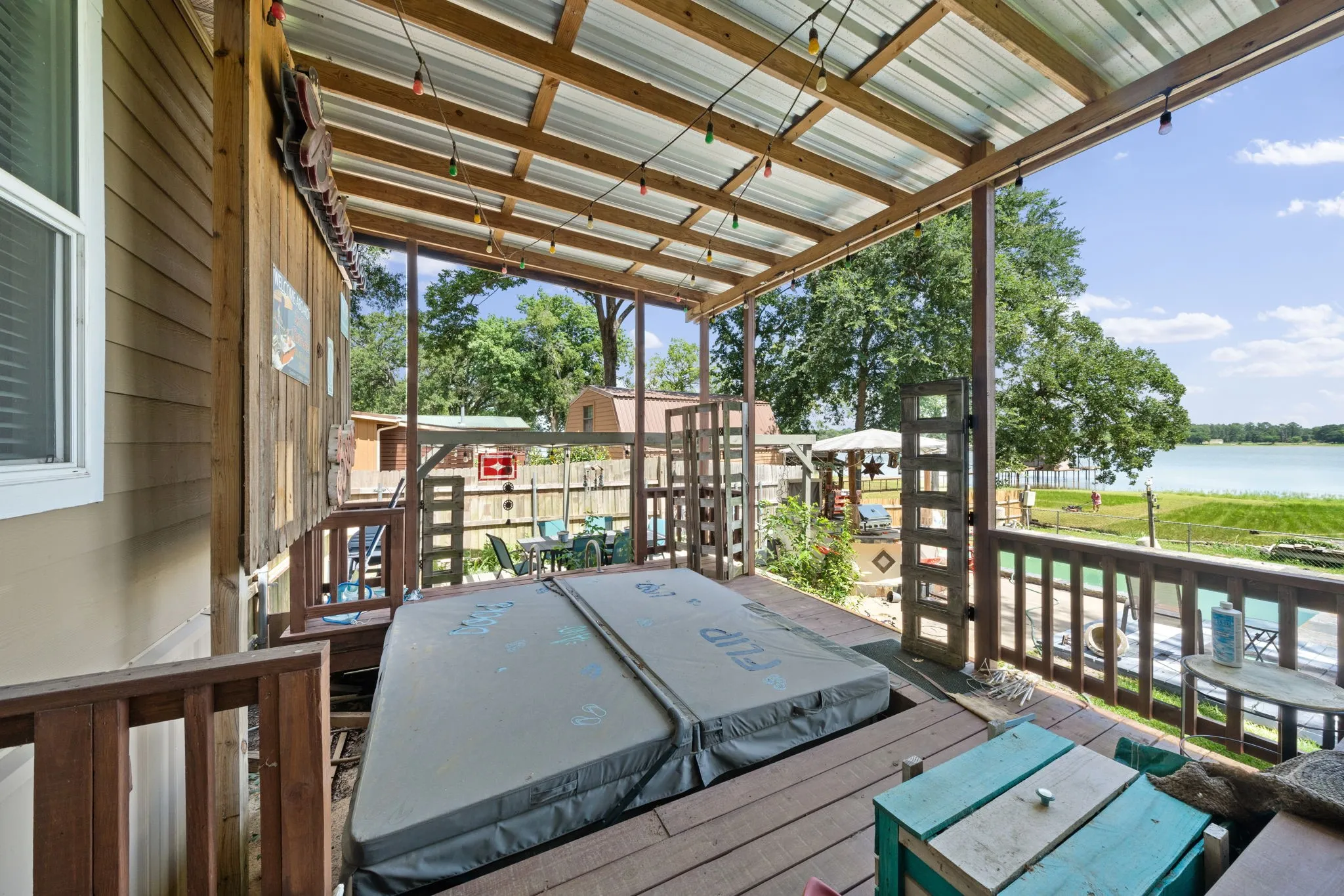 Mobile Home For Sale in Henderson County , 18390 Pine Drive, Eustace, Texas 75124, 3 Bedroom, 2 Bathroom, Garage spaces, 1,740 Sqft, built in 2018, mls#21280816, Real Estate Agent in Eustace, Homes For Sale in Henderson county, Homes For Sale in Eustace, Realtor in Eustace Texas, Real Estate Brokerage Independent Realty Texas, Luminita Cordes Realtor