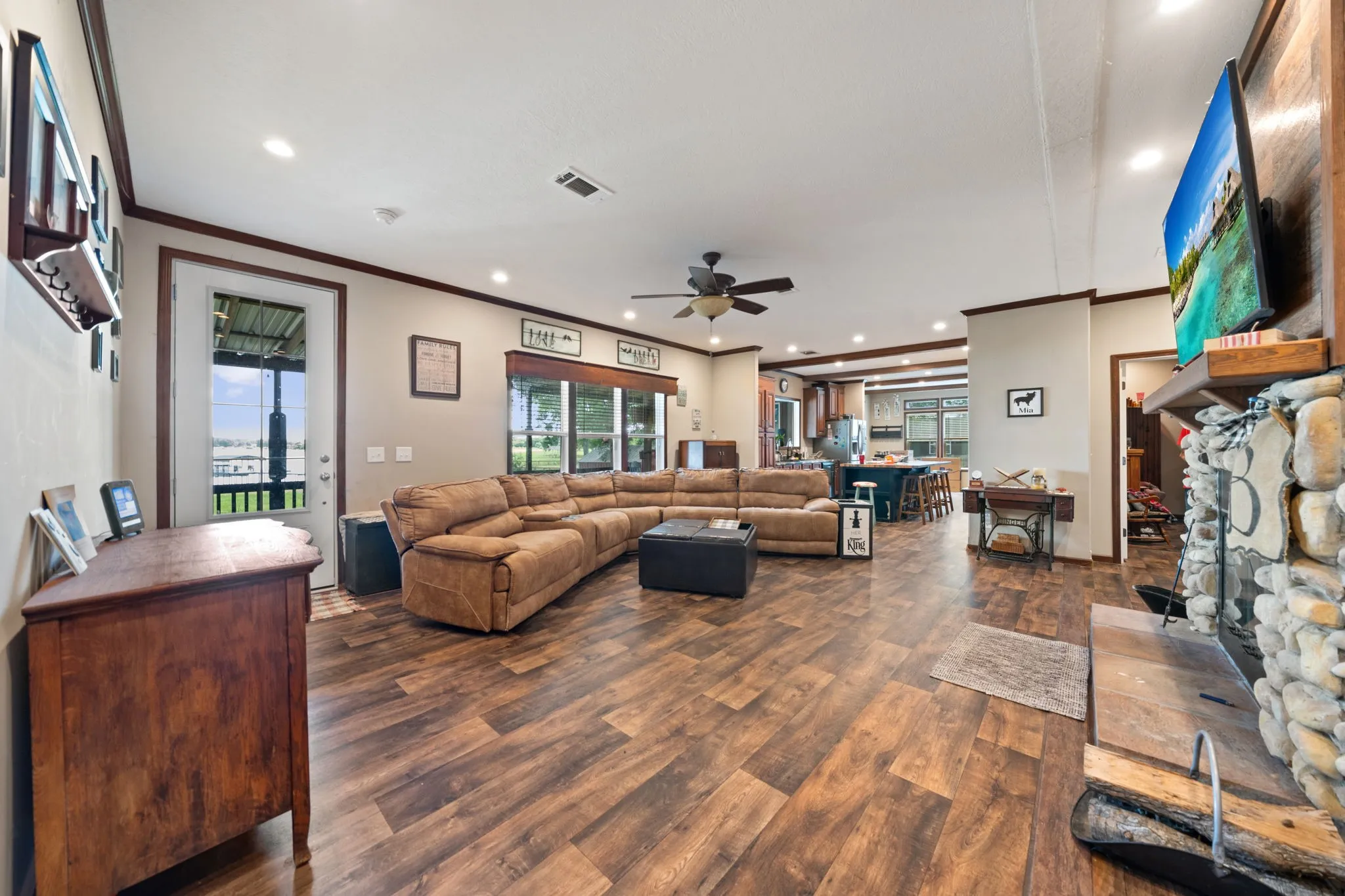 Mobile Home For Sale in Henderson County , 18390 Pine Drive, Eustace, Texas 75124, 3 Bedroom, 2 Bathroom, Garage spaces, 1,740 Sqft, built in 2018, mls#21280816, Real Estate Agent in Eustace, Homes For Sale in Henderson county, Homes For Sale in Eustace, Realtor in Eustace Texas, Real Estate Brokerage Independent Realty Texas, Luminita Cordes Realtor