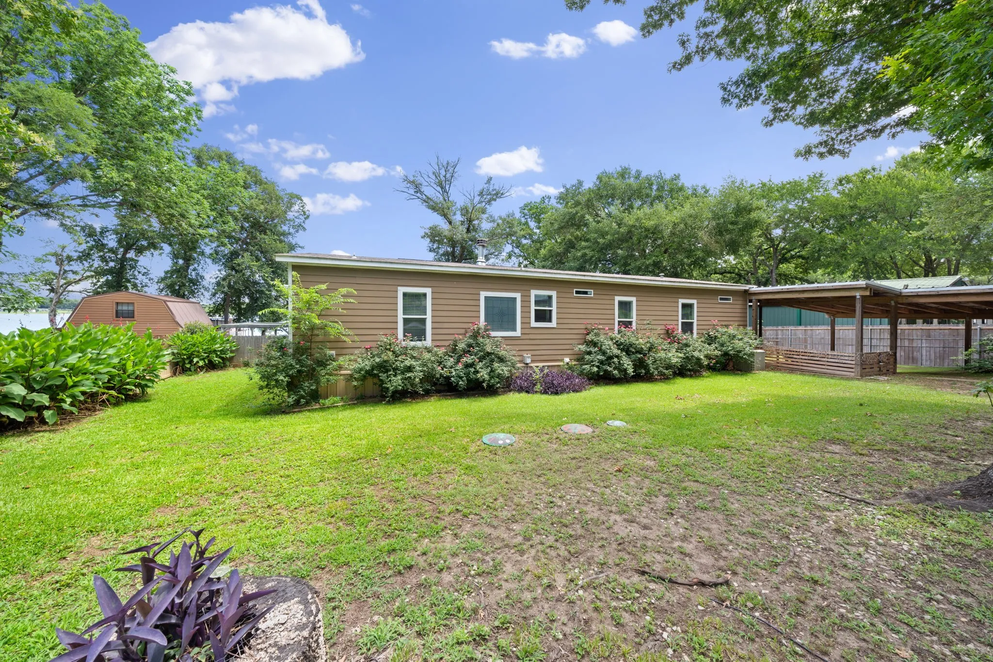 Mobile Home For Sale in Henderson County , 18390 Pine Drive, Eustace, Texas 75124, 3 Bedroom, 2 Bathroom, Garage spaces, 1,740 Sqft, built in 2018, mls#21280816, Real Estate Agent in Eustace, Homes For Sale in Henderson county, Homes For Sale in Eustace, Realtor in Eustace Texas, Real Estate Brokerage Independent Realty Texas, Luminita Cordes Realtor