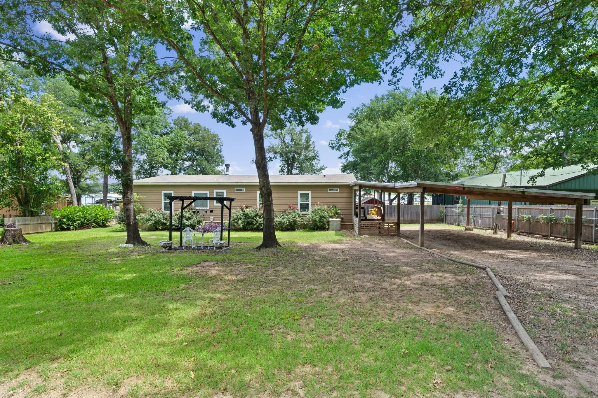 Mobile Home For Sale in Henderson County , 18390 Pine Drive, Eustace, Texas 75124, 3 Bedroom, 2 Bathroom, Garage spaces, 1,740 Sqft, built in 2018, mls#21280816, Real Estate Agent in Eustace, Homes For Sale in Henderson county, Homes For Sale in Eustace, Realtor in Eustace Texas, Real Estate Brokerage Independent Realty Texas, Luminita Cordes Realtor