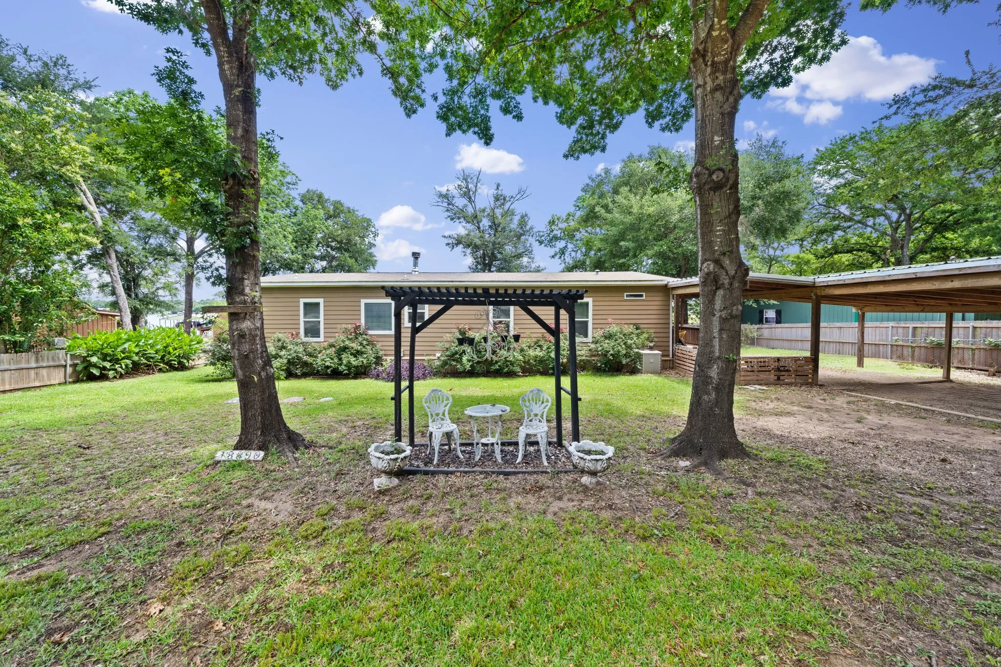 Mobile Home For Sale in Henderson County , 18390 Pine Drive, Eustace, Texas 75124, 3 Bedroom, 2 Bathroom, Garage spaces, 1,740 Sqft, built in 2018, mls#21280816, Real Estate Agent in Eustace, Homes For Sale in Henderson county, Homes For Sale in Eustace, Realtor in Eustace Texas, Real Estate Brokerage Independent Realty Texas, Luminita Cordes Realtor