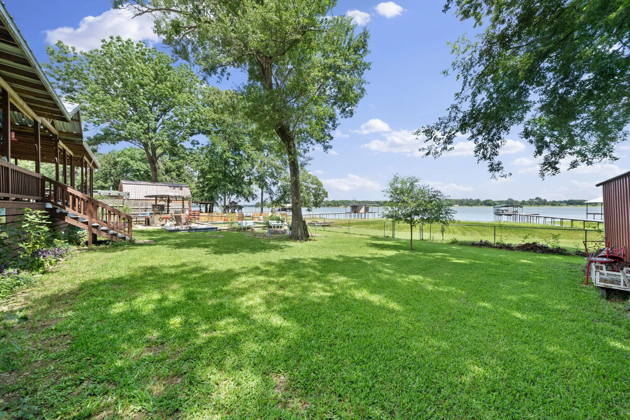 Mobile Home For Sale in Henderson County , 18390 Pine Drive, Eustace, Texas 75124, 3 Bedroom, 2 Bathroom, Garage spaces, 1,740 Sqft, built in 2018, mls#21280816, Real Estate Agent in Eustace, Homes For Sale in Henderson county, Homes For Sale in Eustace, Realtor in Eustace Texas, Real Estate Brokerage Independent Realty Texas, Luminita Cordes Realtor
