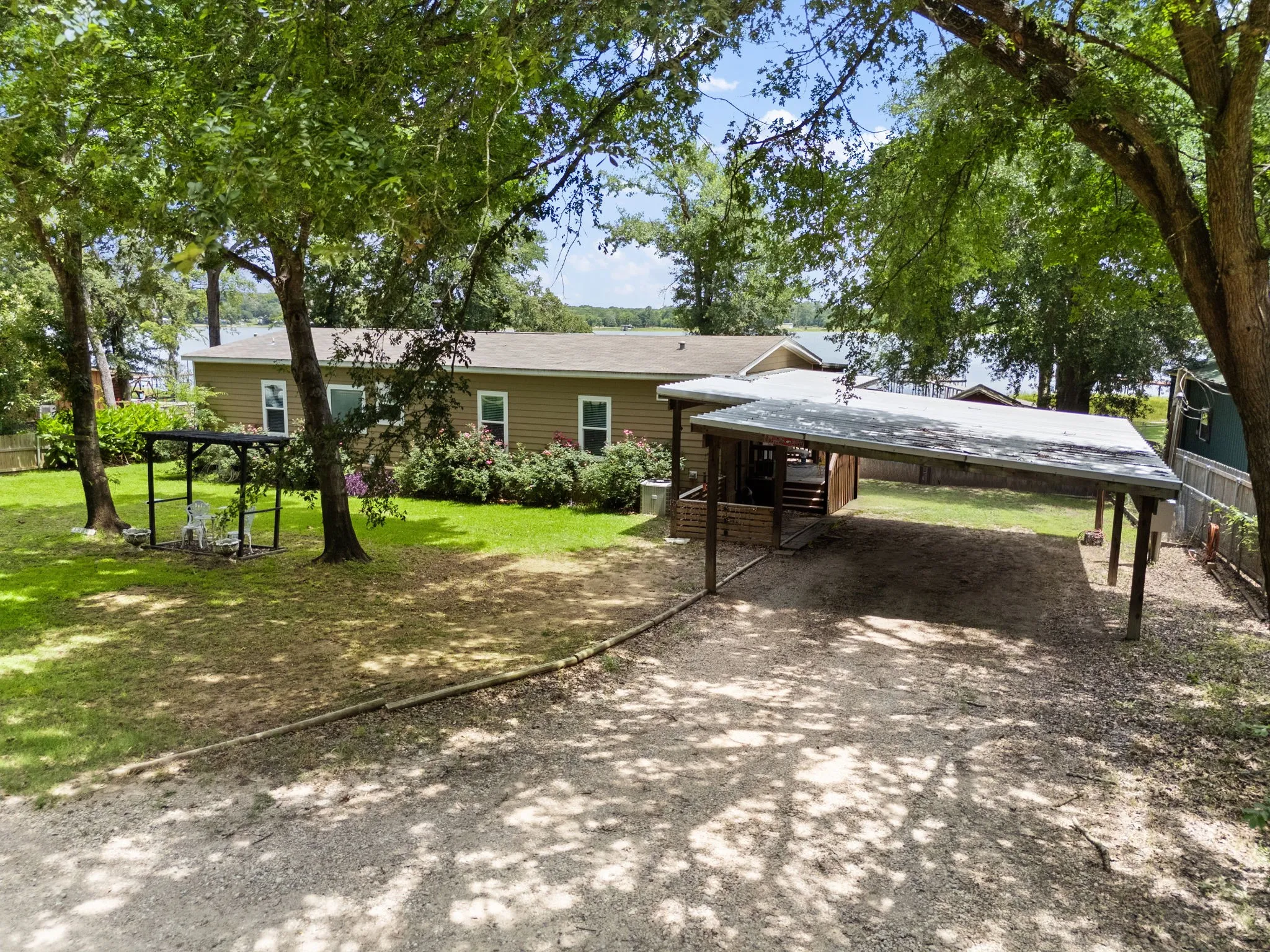 Mobile Home For Sale in Henderson County , 18390 Pine Drive, Eustace, Texas 75124, 3 Bedroom, 2 Bathroom, Garage spaces, 1,740 Sqft, built in 2018, mls#21280816, Real Estate Agent in Eustace, Homes For Sale in Henderson county, Homes For Sale in Eustace, Realtor in Eustace Texas, Real Estate Brokerage Independent Realty Texas, Luminita Cordes Realtor